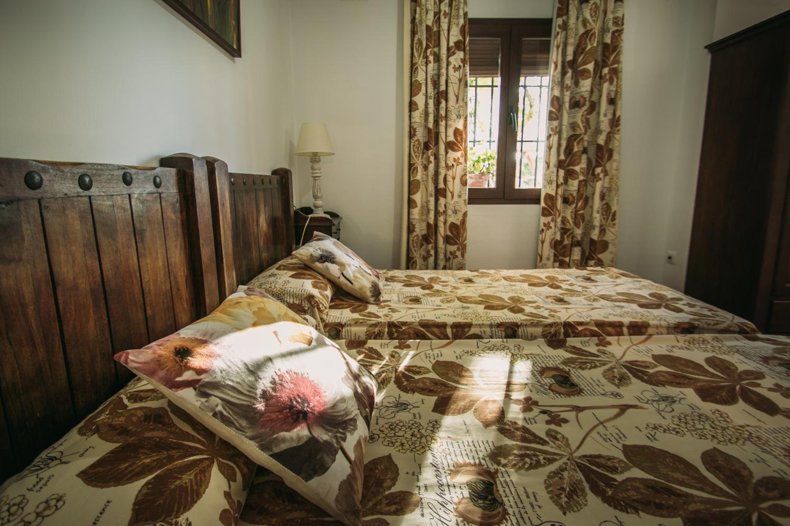 Twin Room - Photo 14