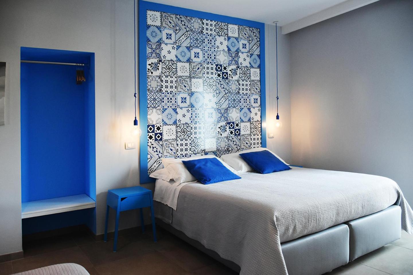 Deluxe Queen Room with Balcony - Photo 1