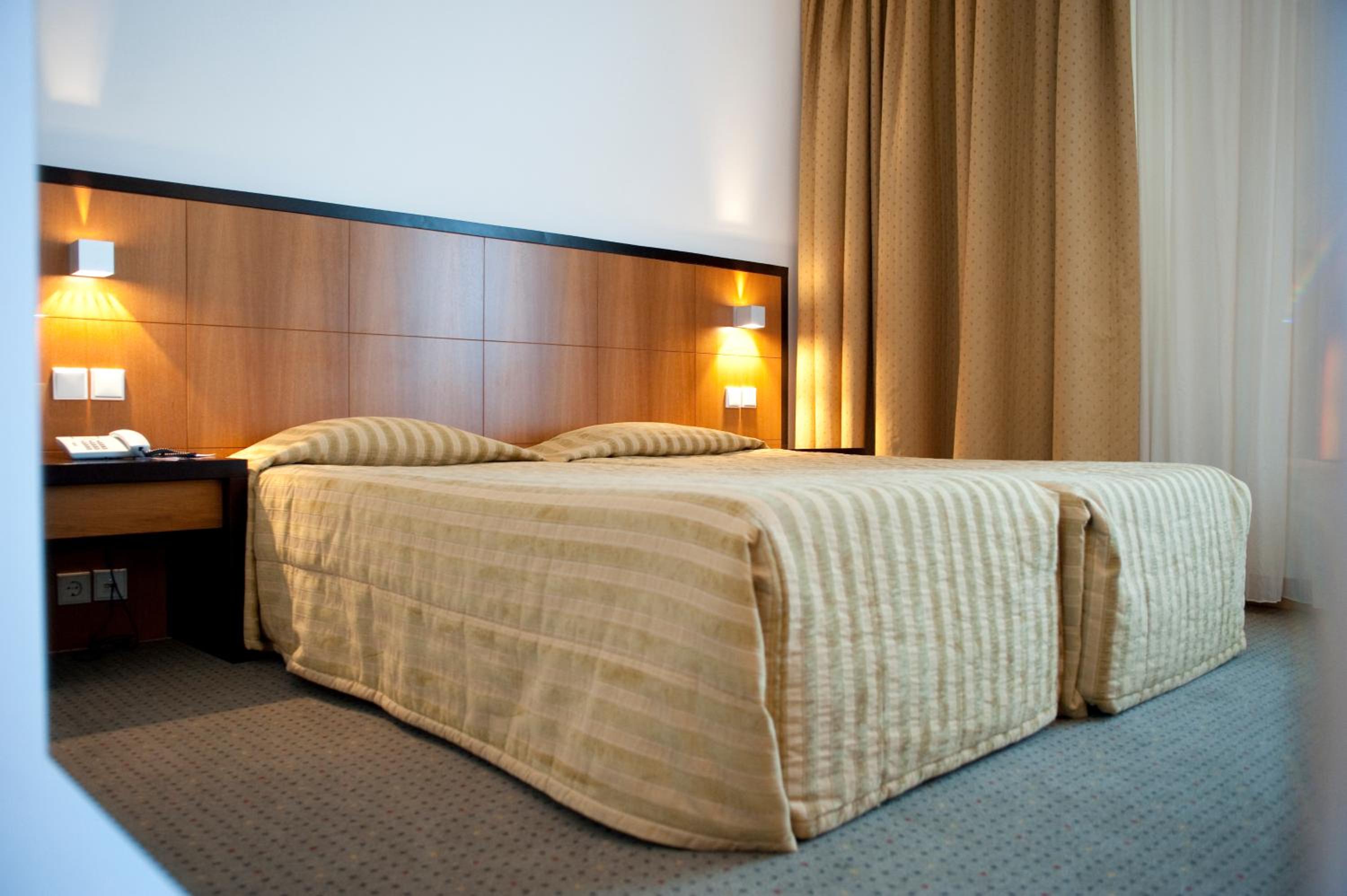 Twin Room - Photo 2
