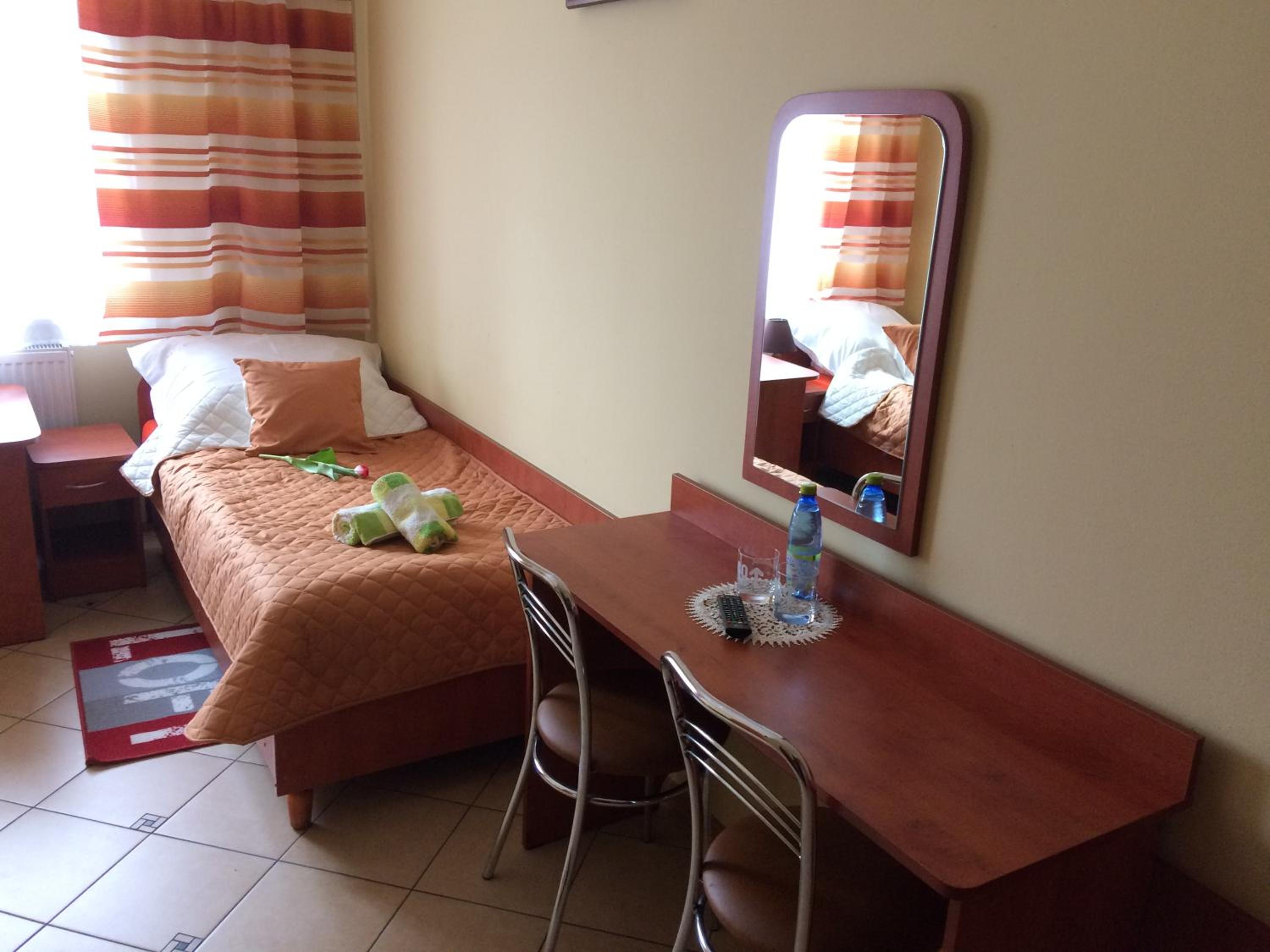 Double or Twin Room - Photo 11