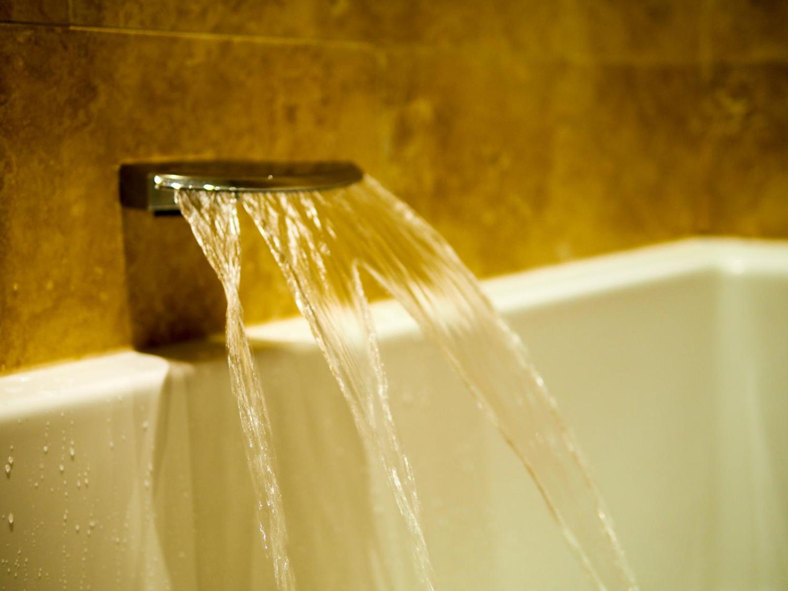 Luxury Double Room with Bath - Photo 7