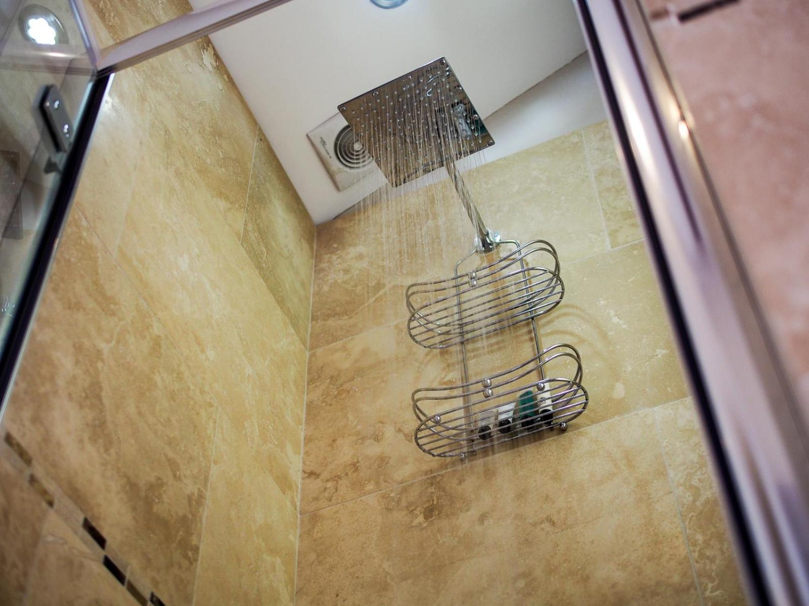 King Room with Bath and Shower photo 2