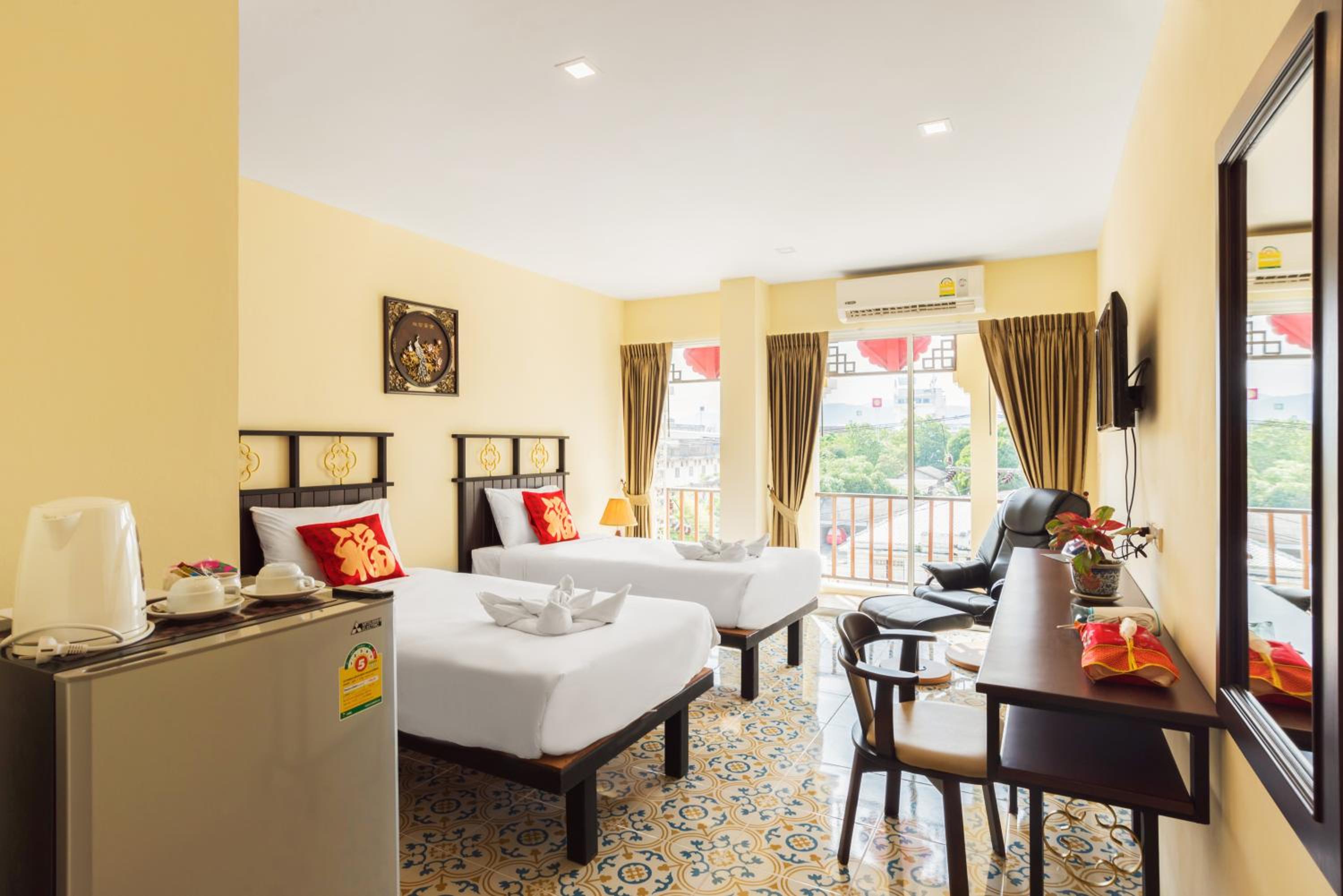 Deluxe Twin Room with Balcony - Photo 1