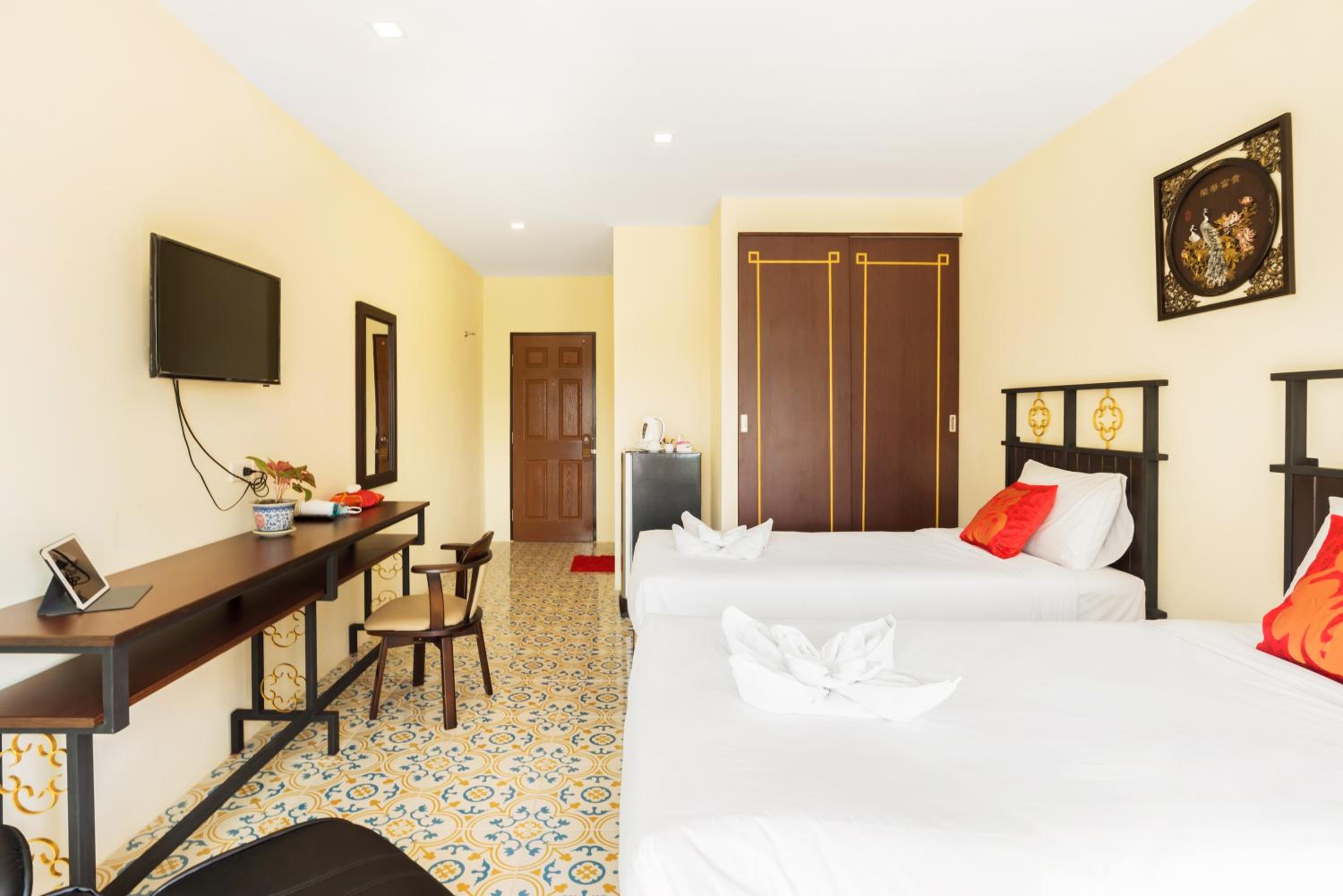 Deluxe Twin Room with Balcony - Photo 5