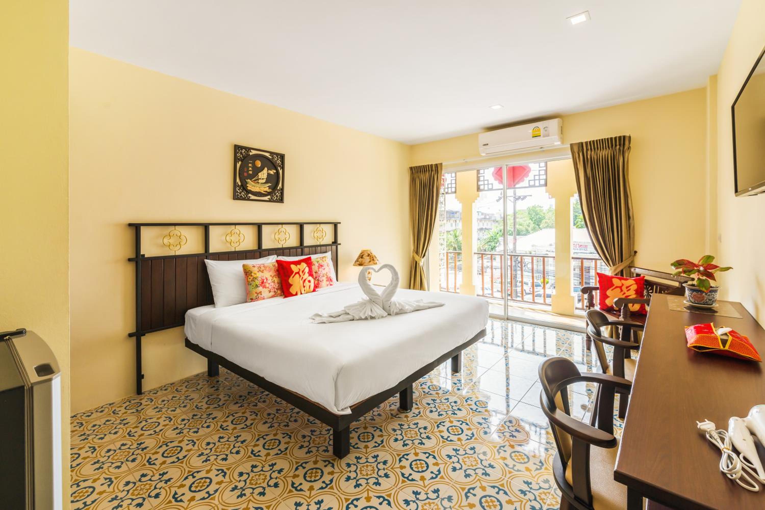 Deluxe Double Room with Balcony - Photo 1