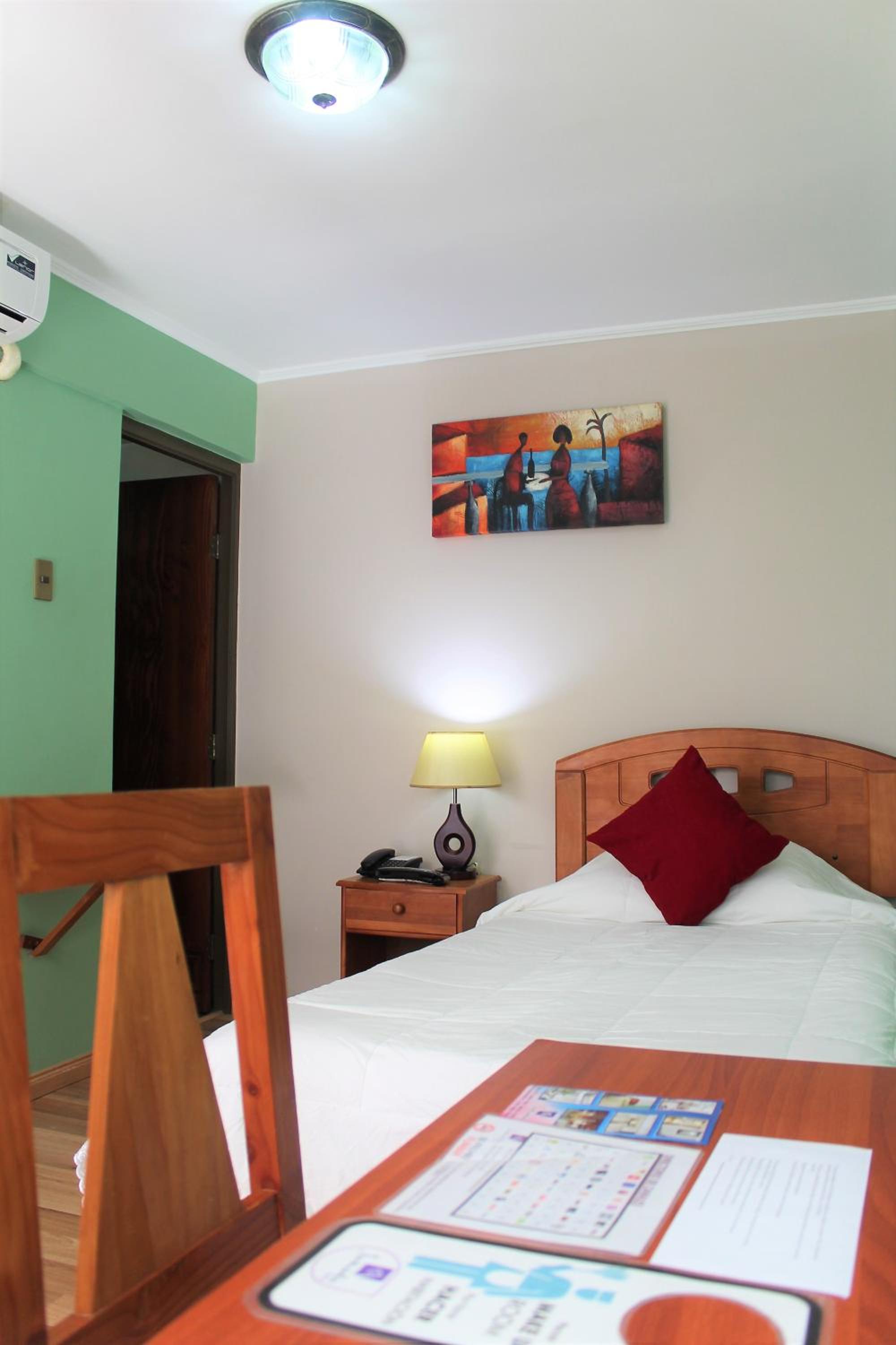 Single Room with Bathroom photo 3