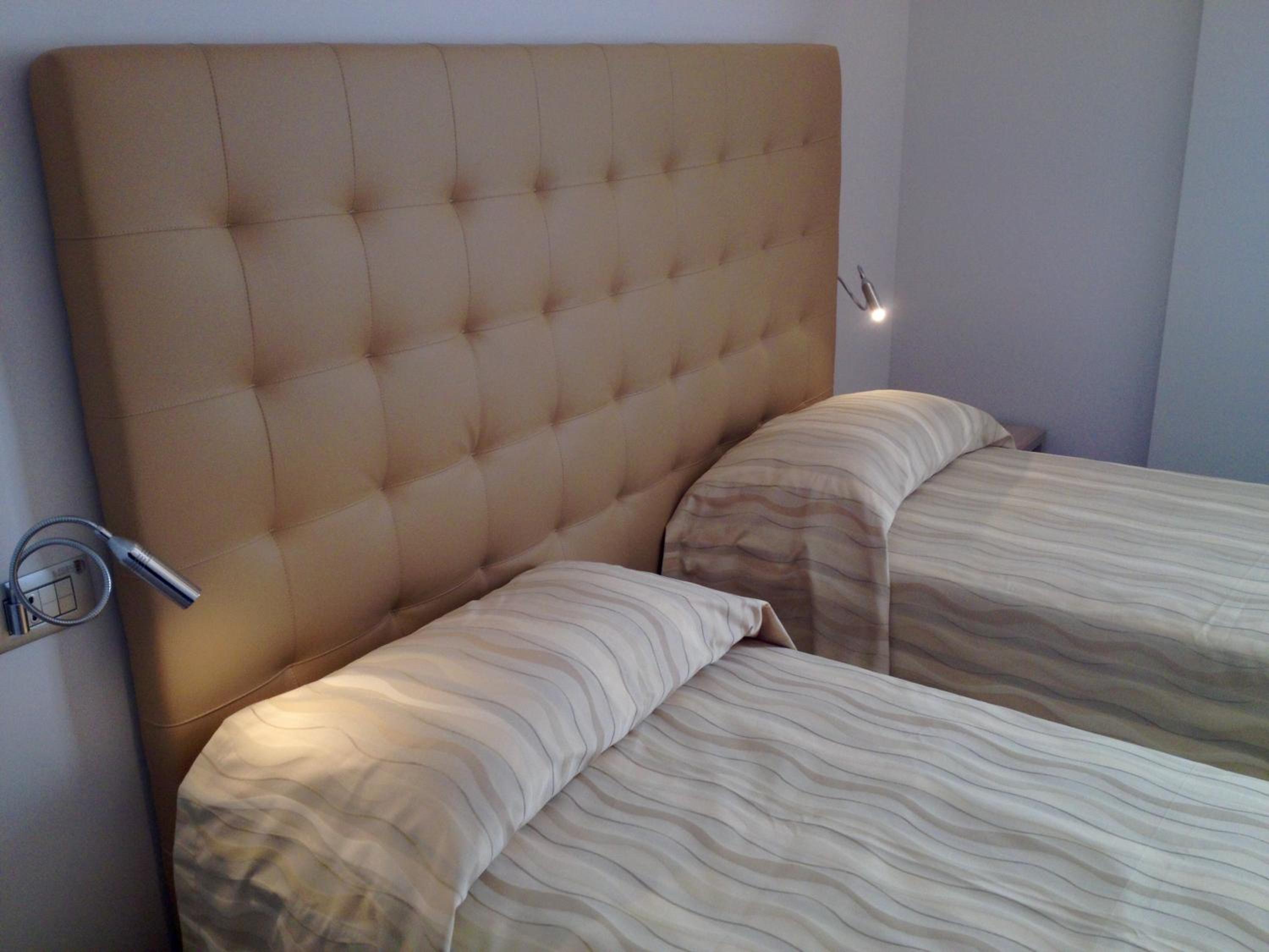 Standard Twin Room - Photo 9