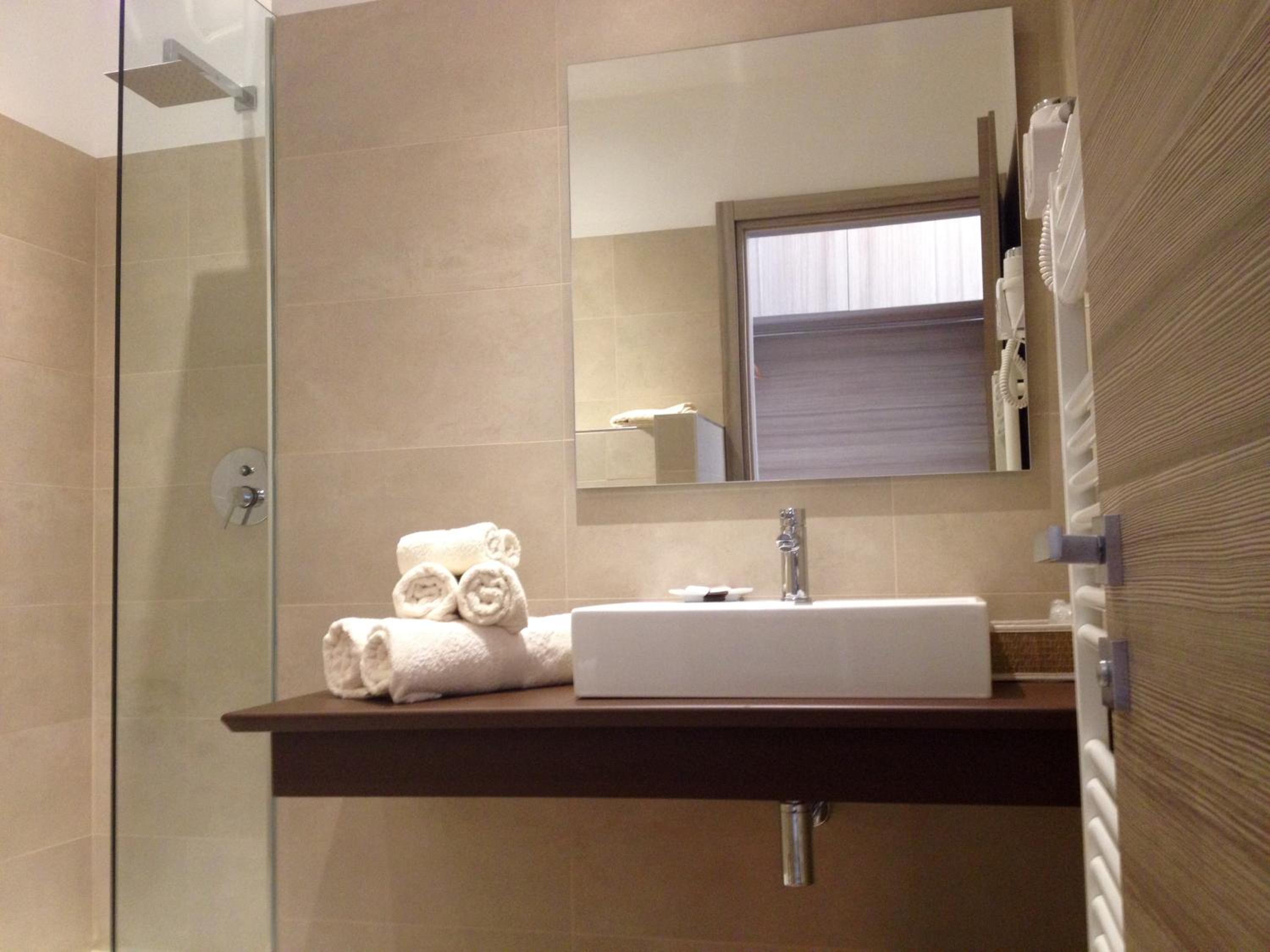 Standard Twin Room - Photo 5