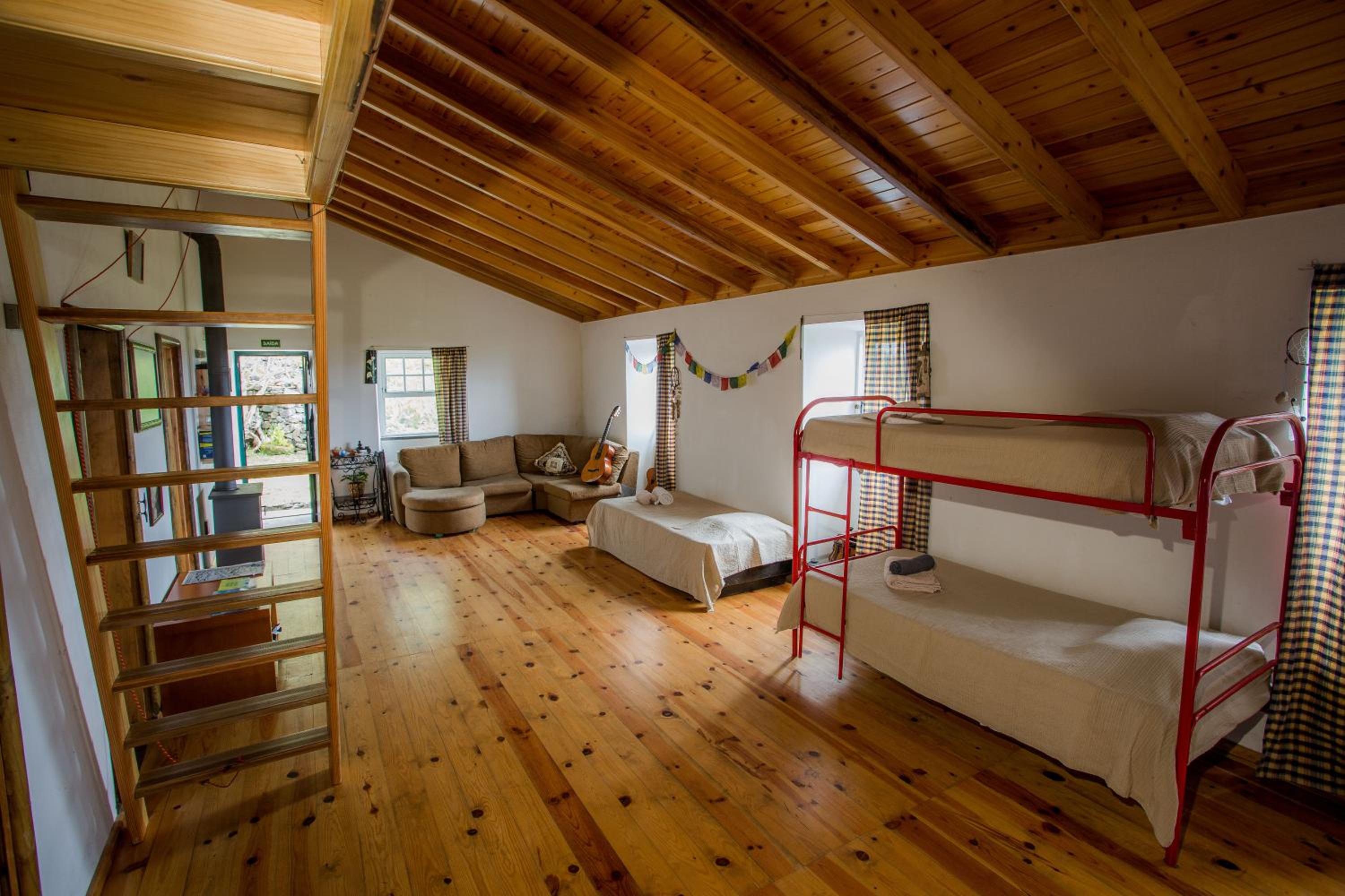 Bed in 3-Bed Mixed Dormitory Room