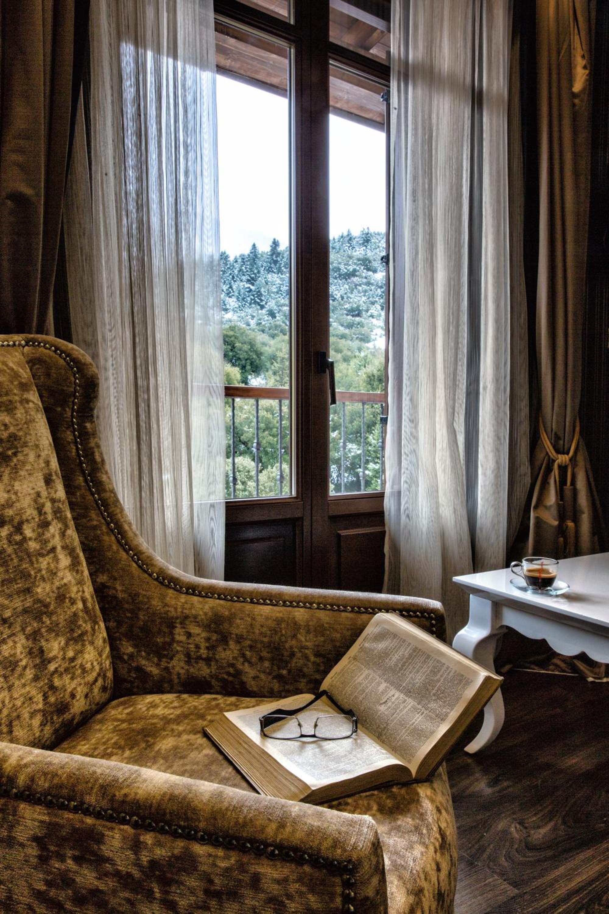Executive Suite - Photo 14