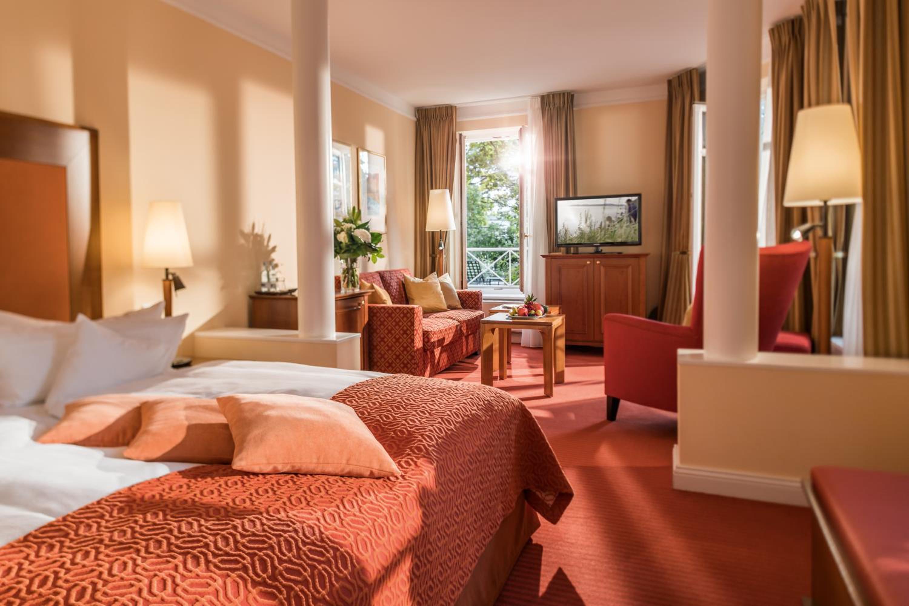 Deluxe Double Room with Balcony photo 2