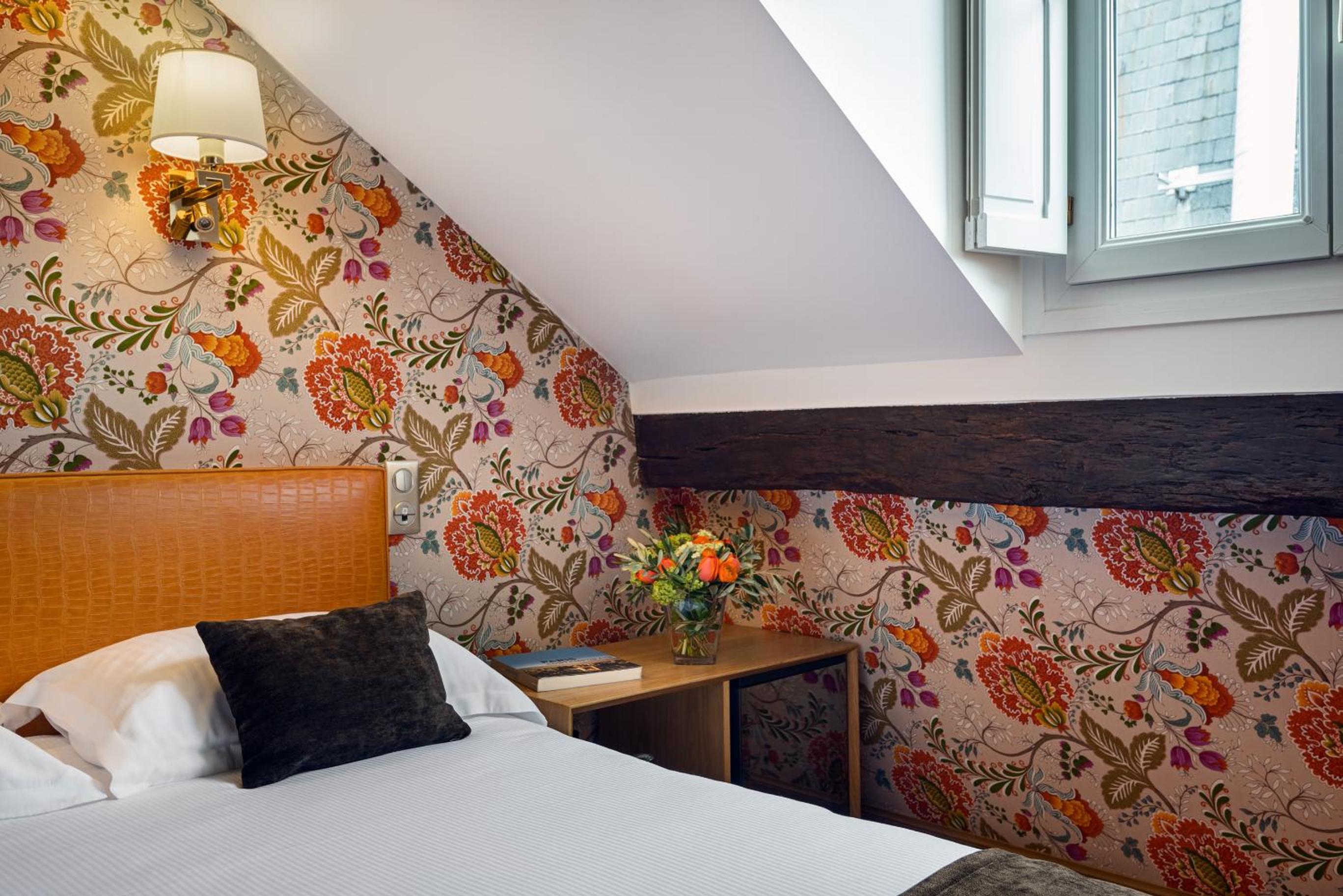 Classic Double Room thumbnail 6