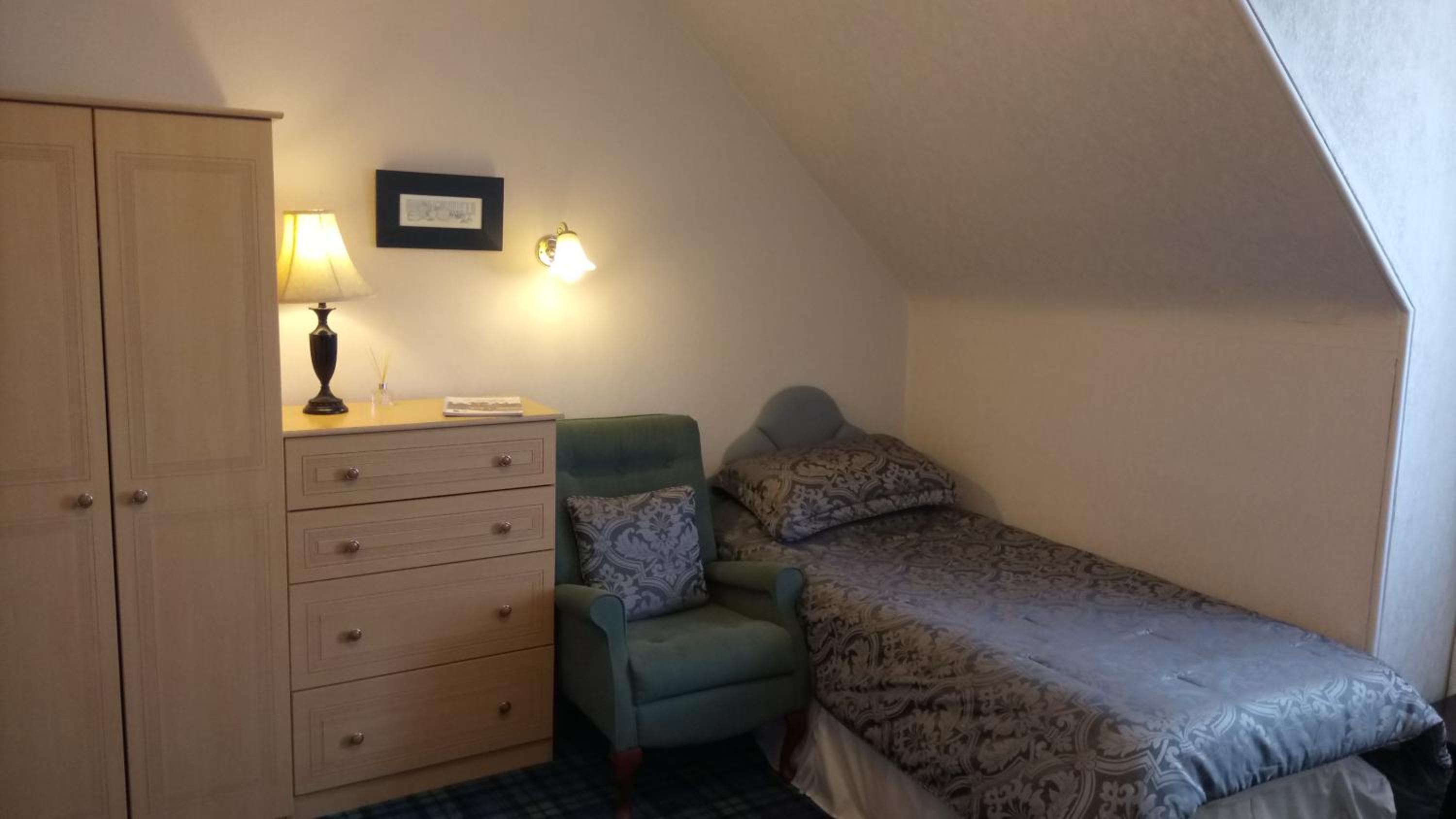 Single Room with Shared Bathroom