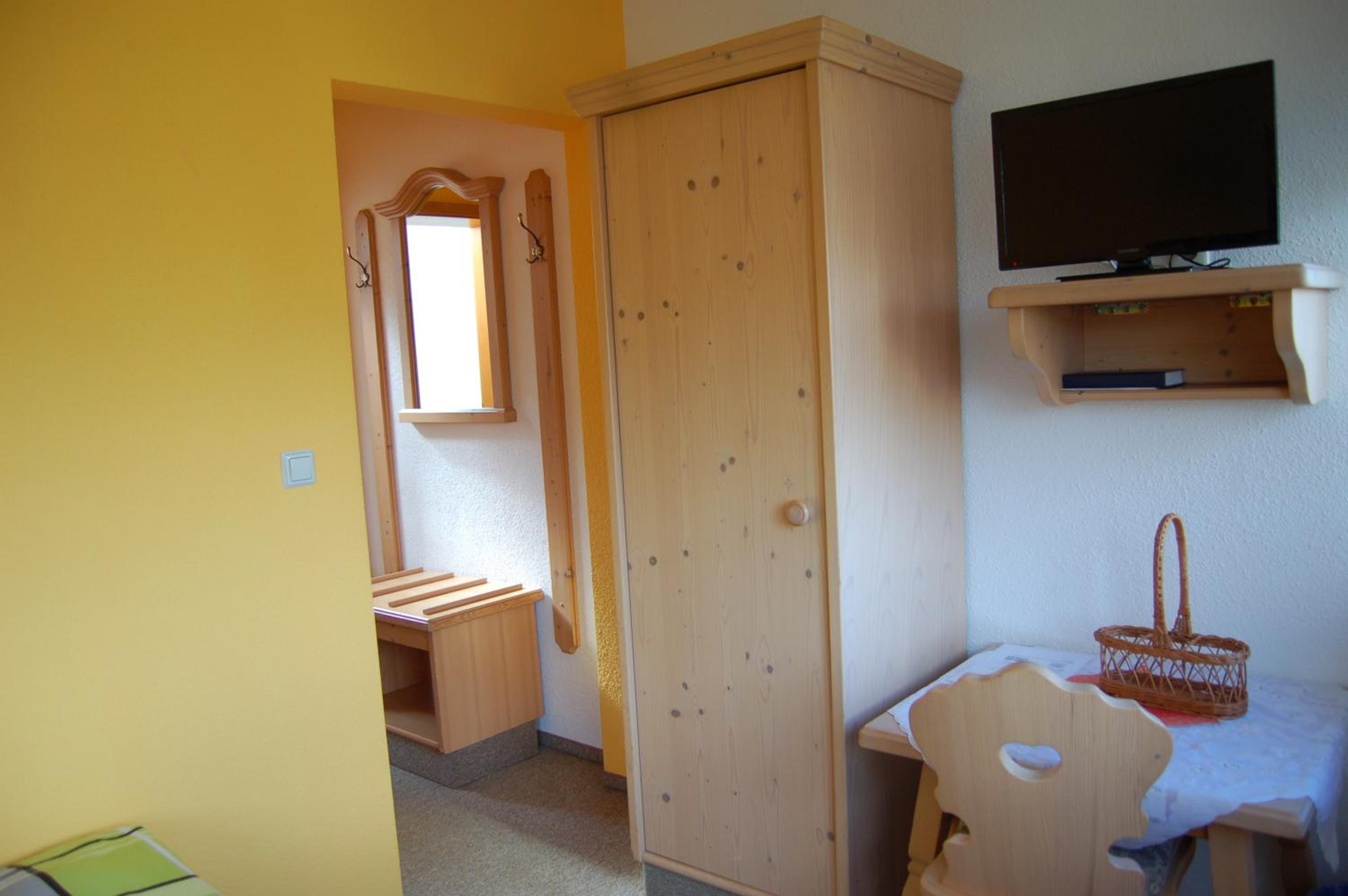 Single Room with Private Bathroom photo 3