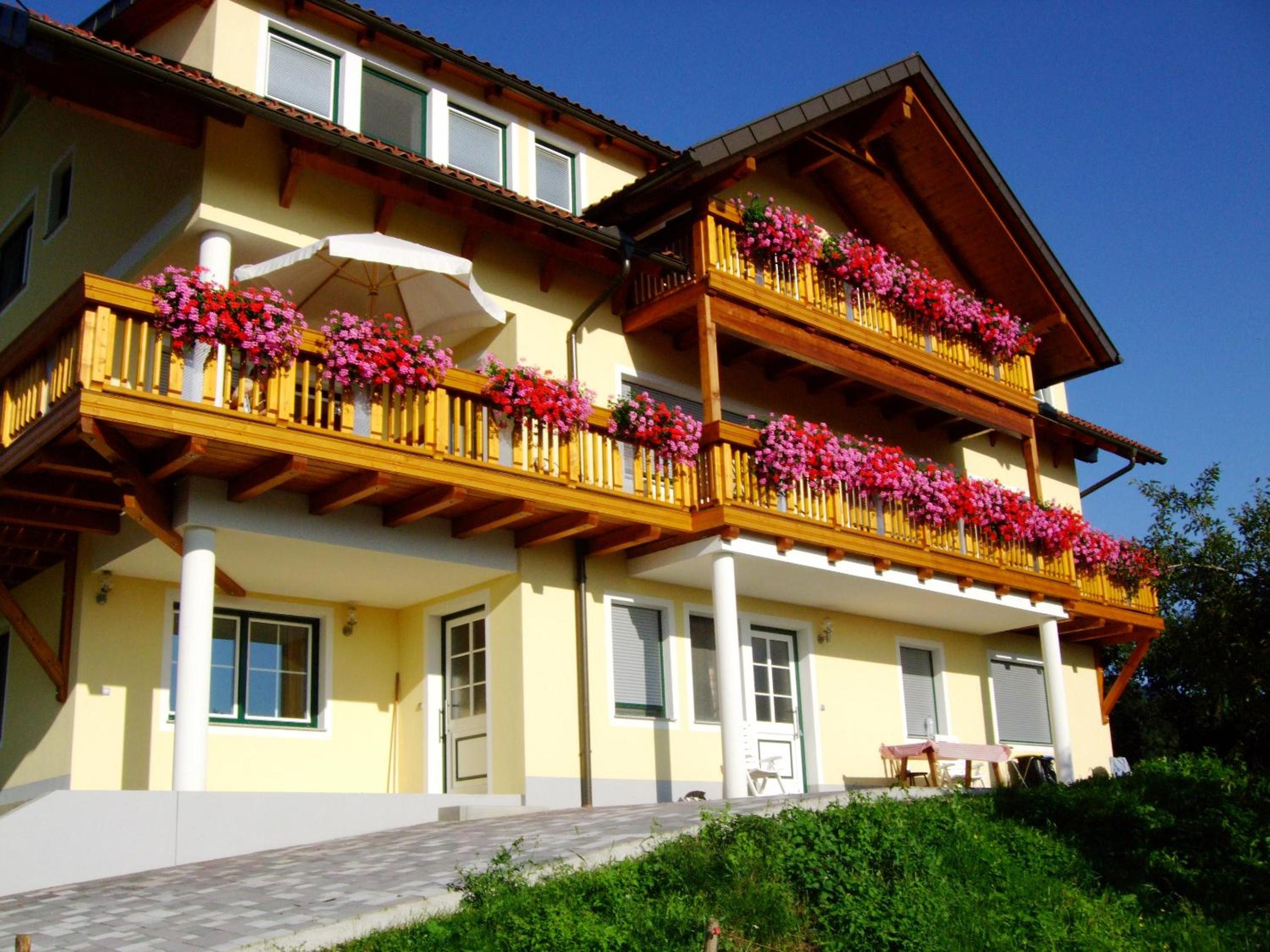 Apartment with Terrace - Photo 23