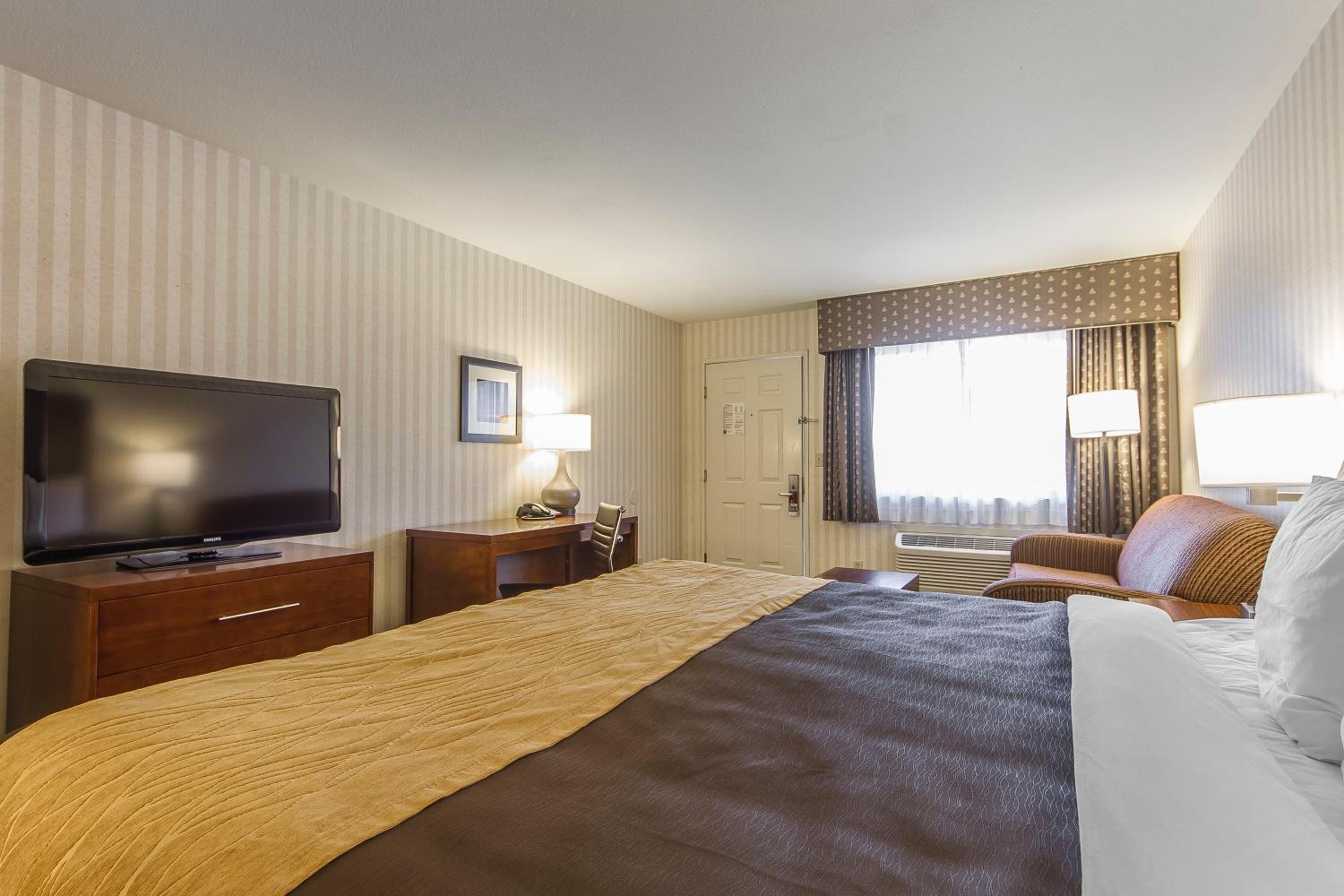 Deluxe King Room with Spa Bath - Photo 1