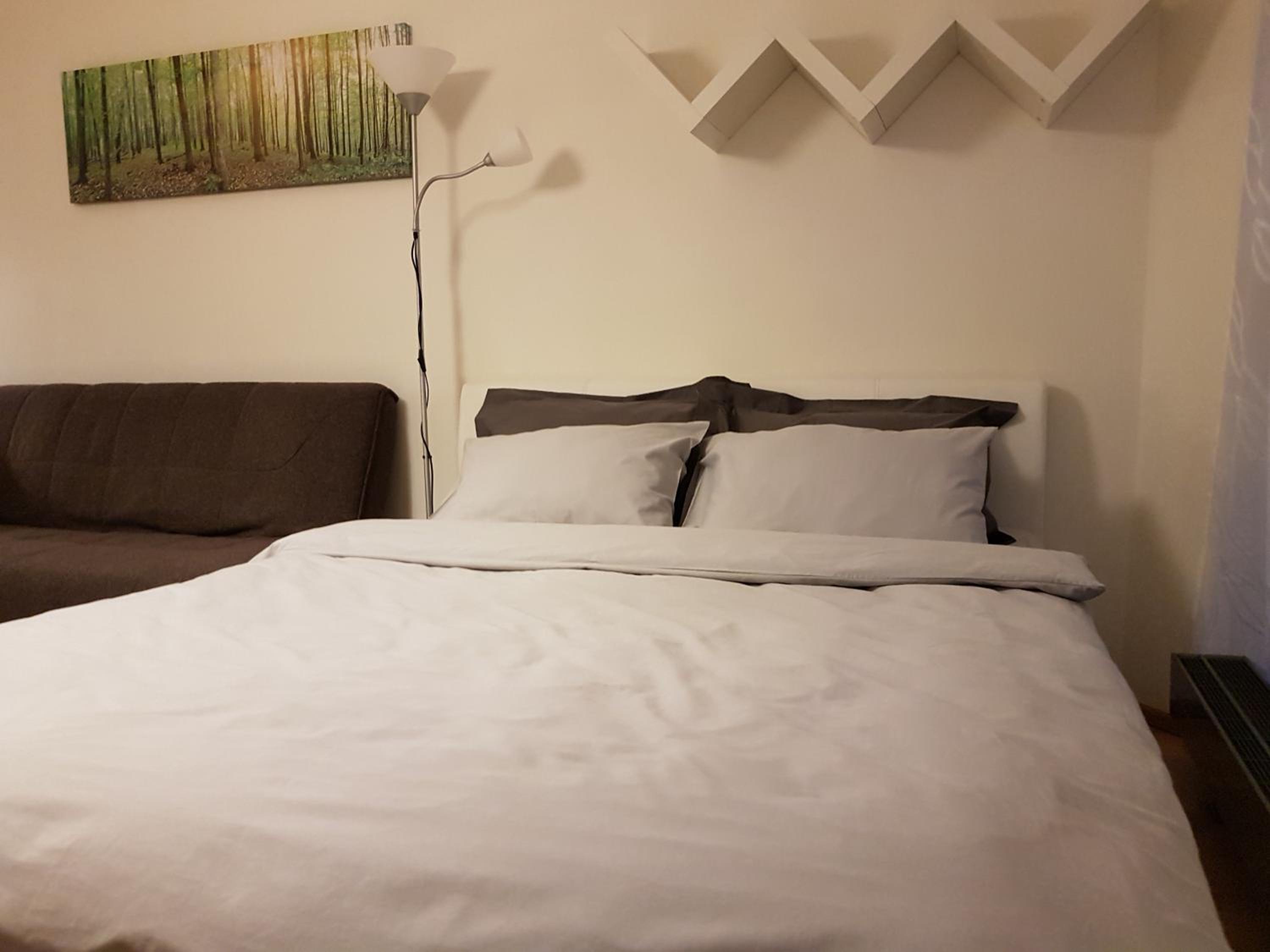 Studio Apartment - Photo 23
