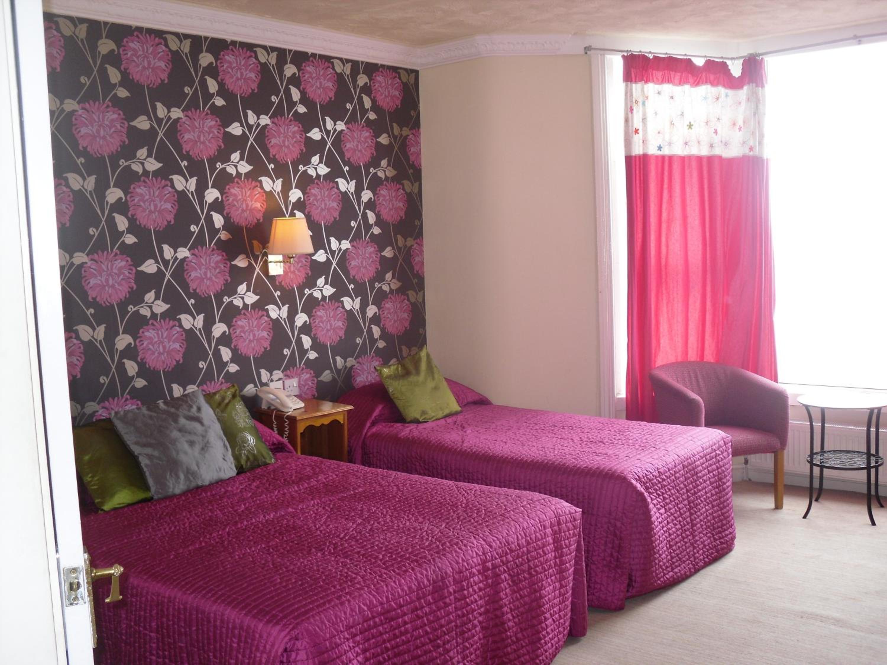 Triple Room (2 Adults + 1 Child) - Photo 1