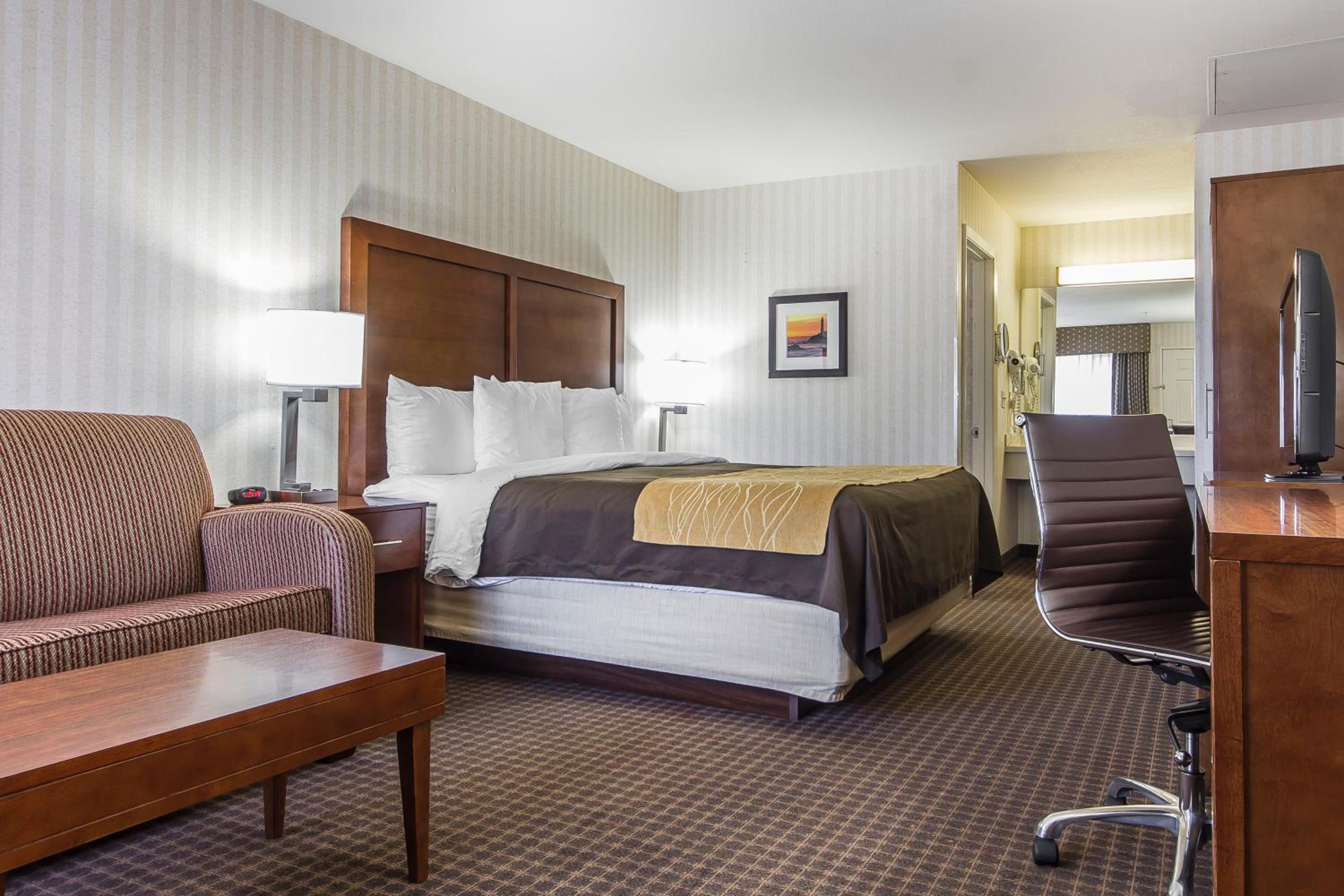 Deluxe King Room with Spa Bath - Photo 3