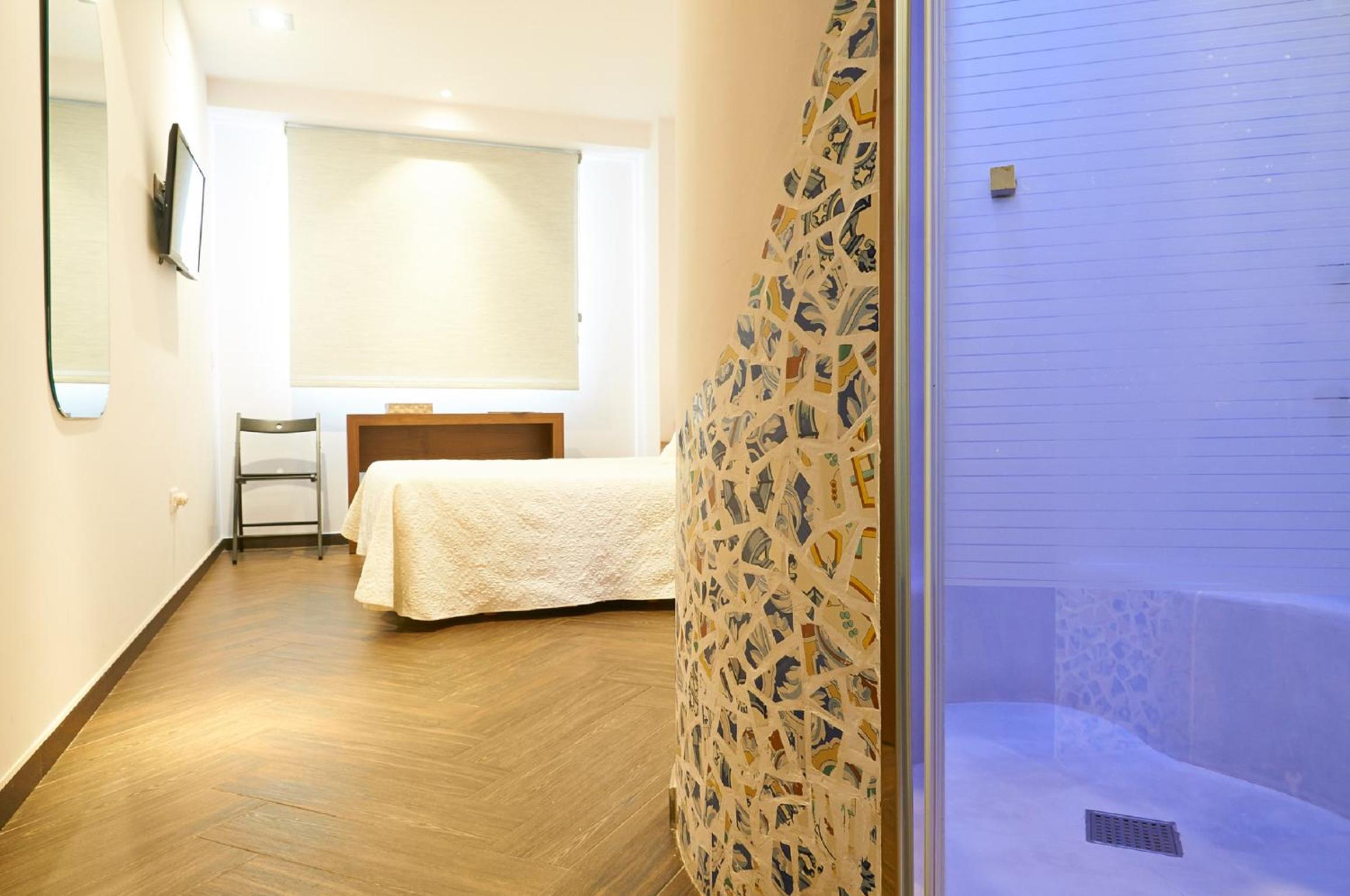 Double Room (Interior View) - Photo 8