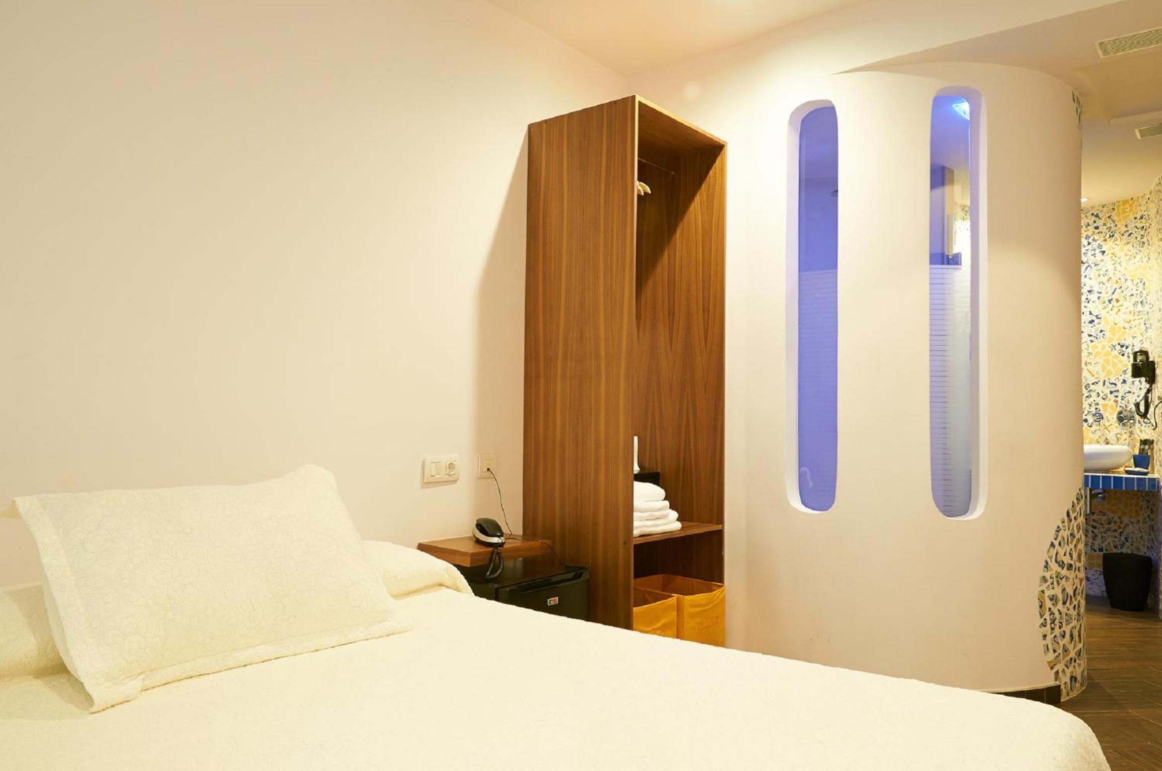 Double Room (Interior View) - Photo 4