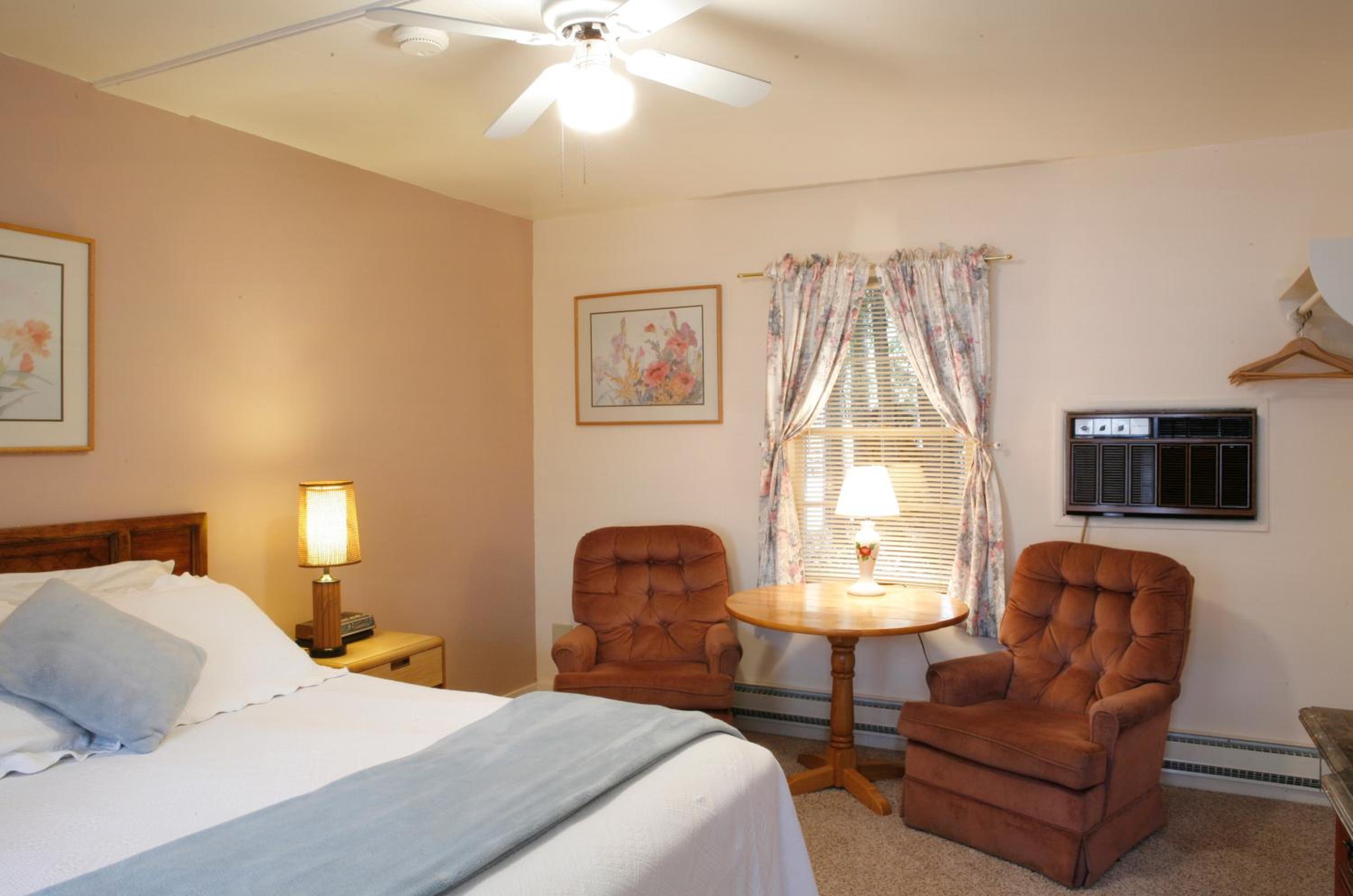 Standard Queen Room
