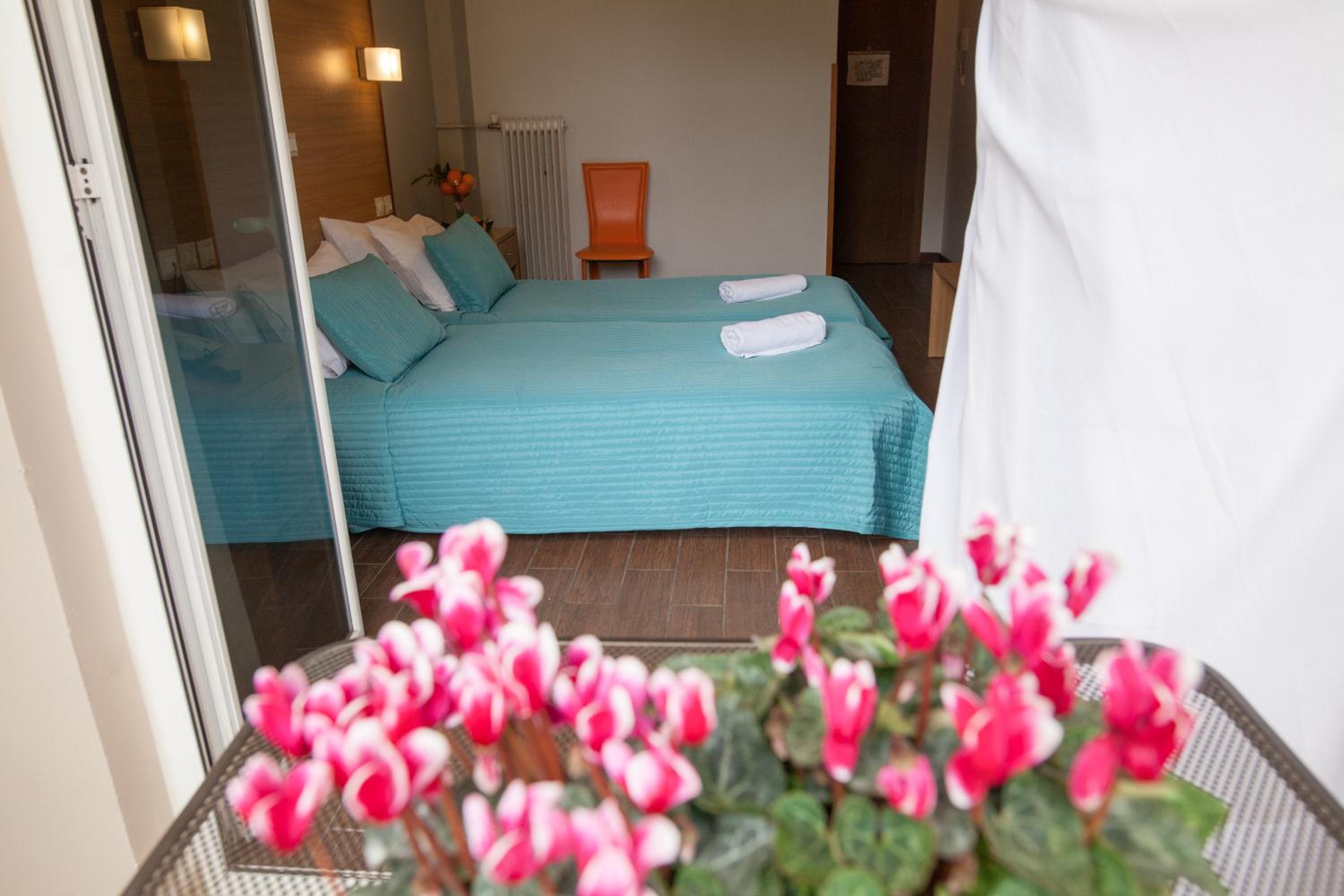 Economy Double Room - Photo 17