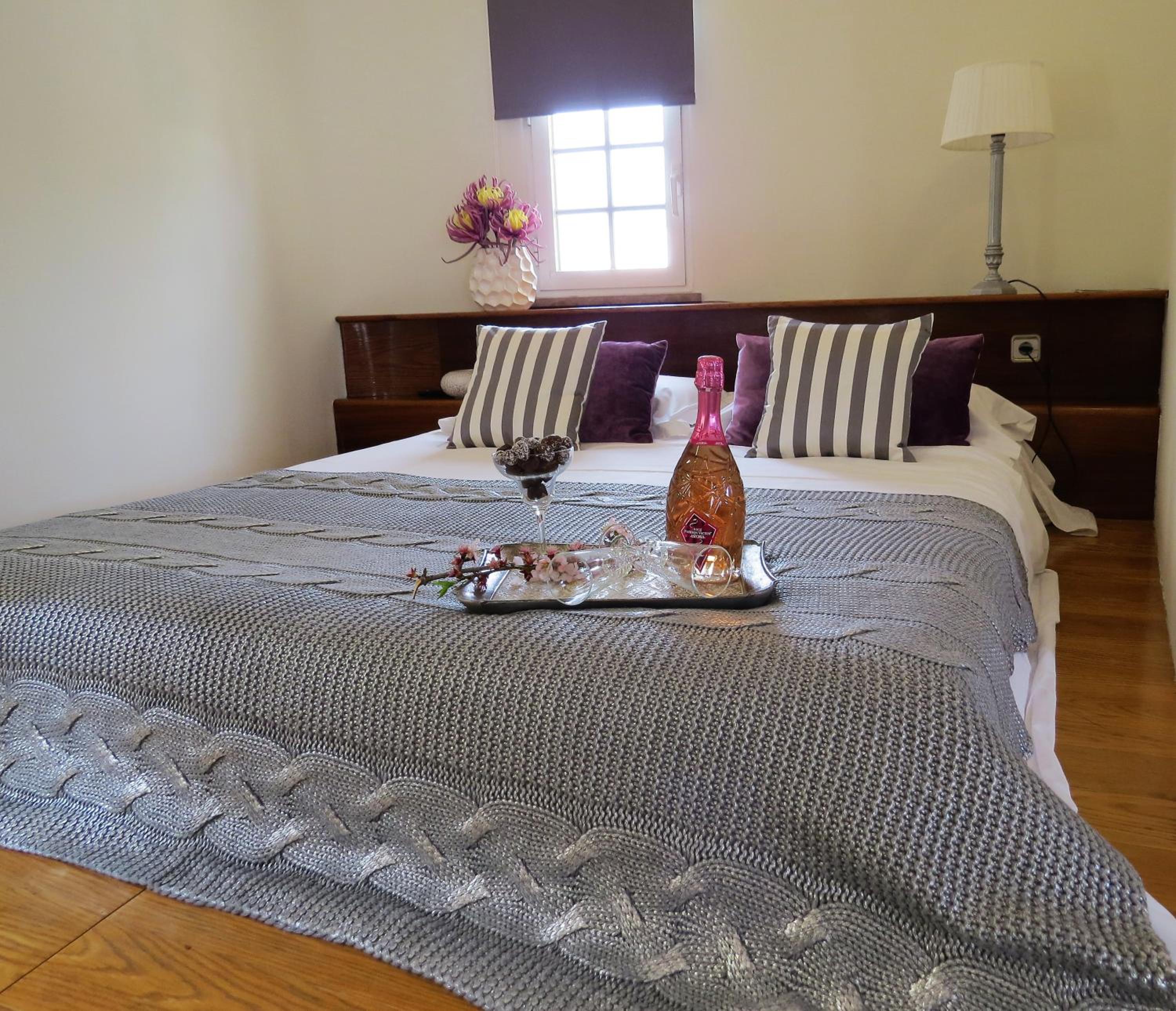 Suite - Photo 13