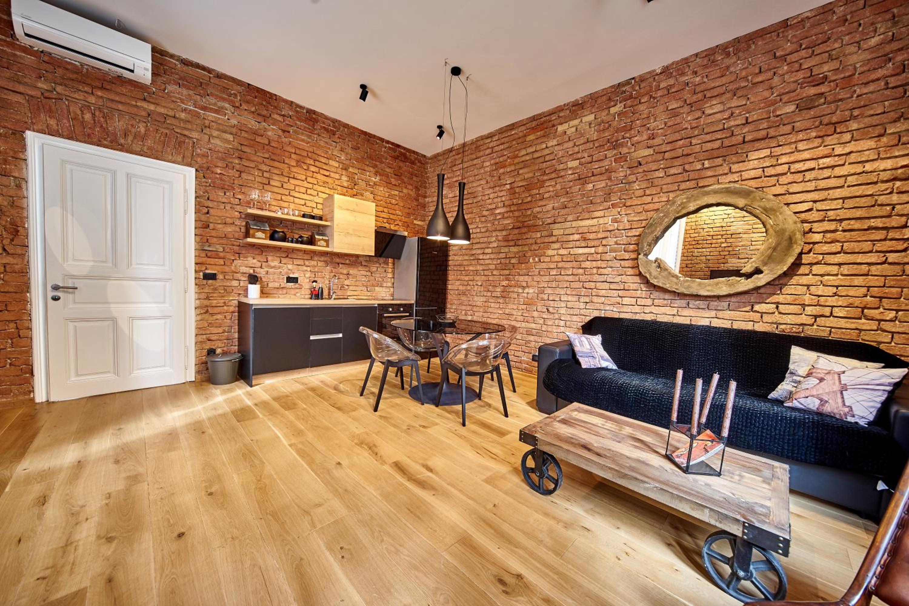 Apartment with Terrace - Photo 10