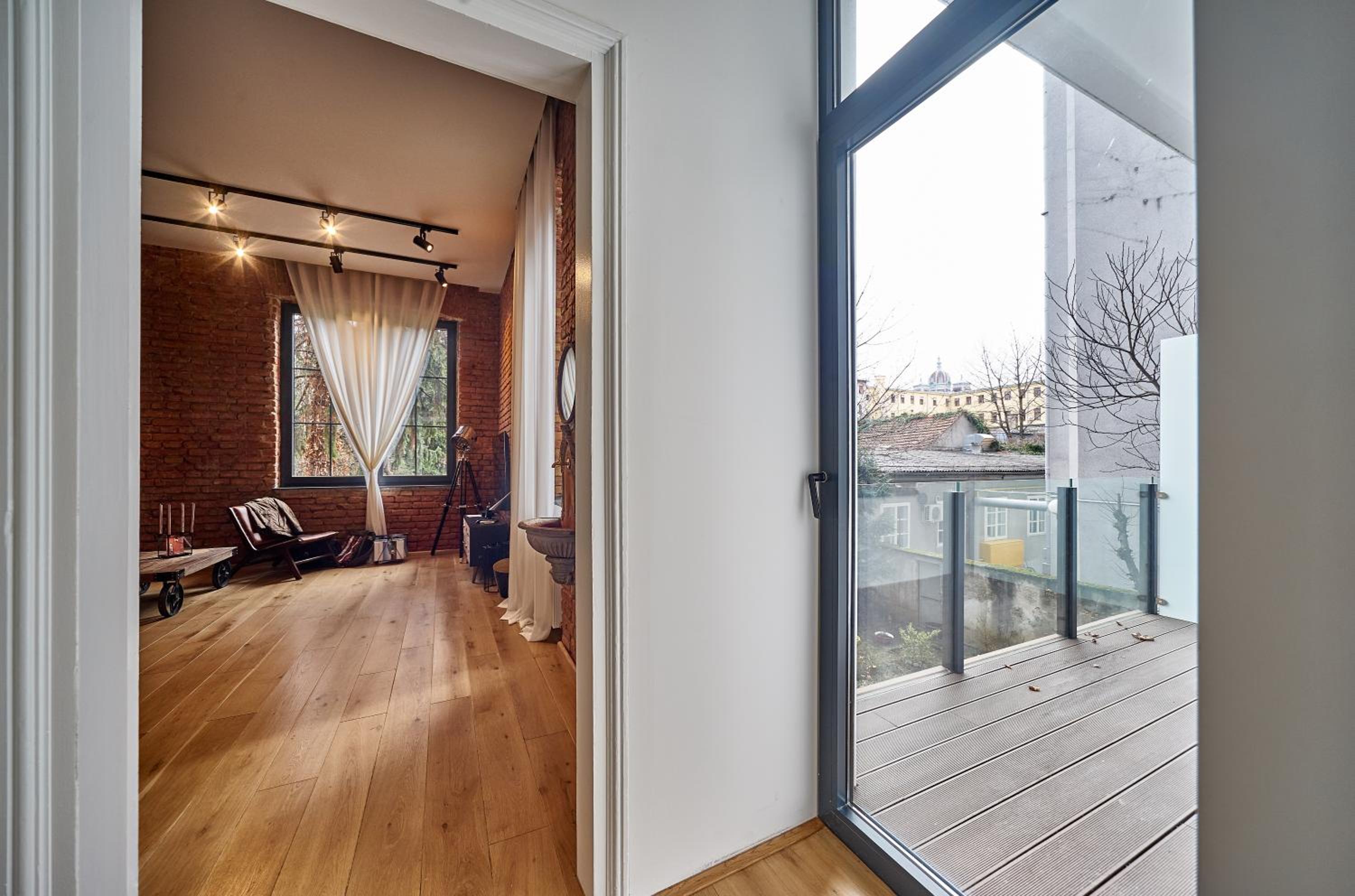 Apartment with Terrace - Photo 2