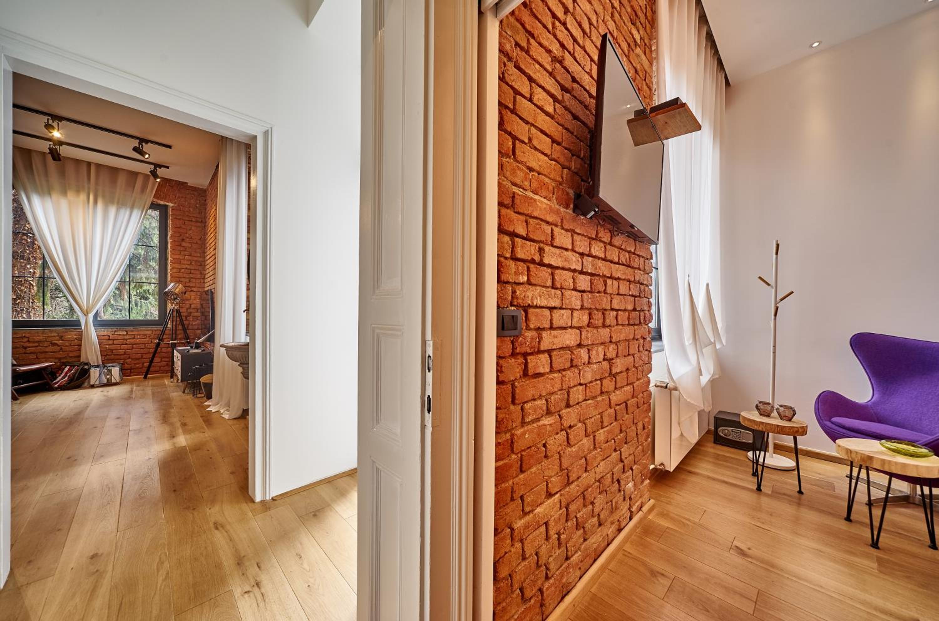 Apartment with Terrace - Photo 3
