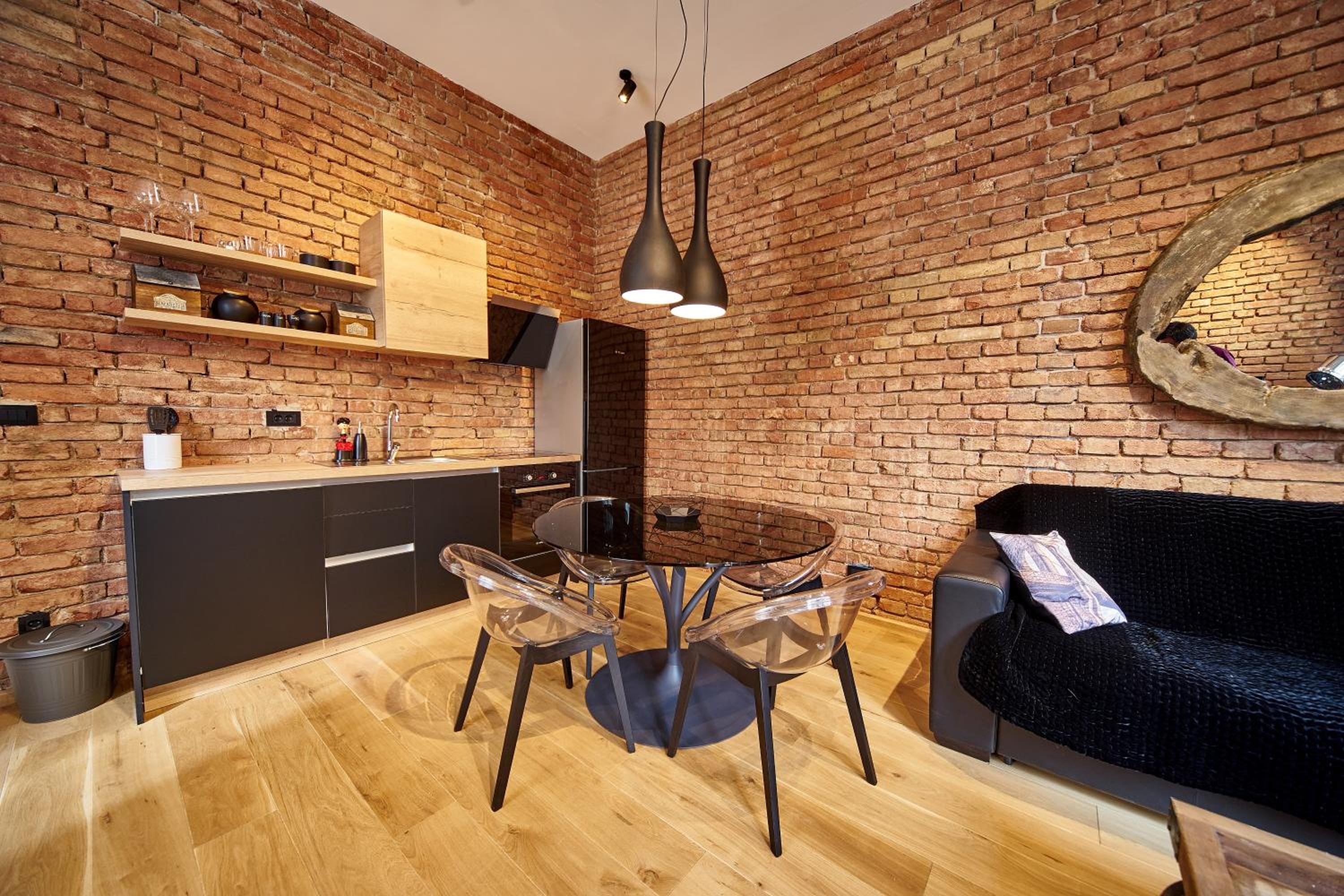 Apartment with Terrace - Photo 11