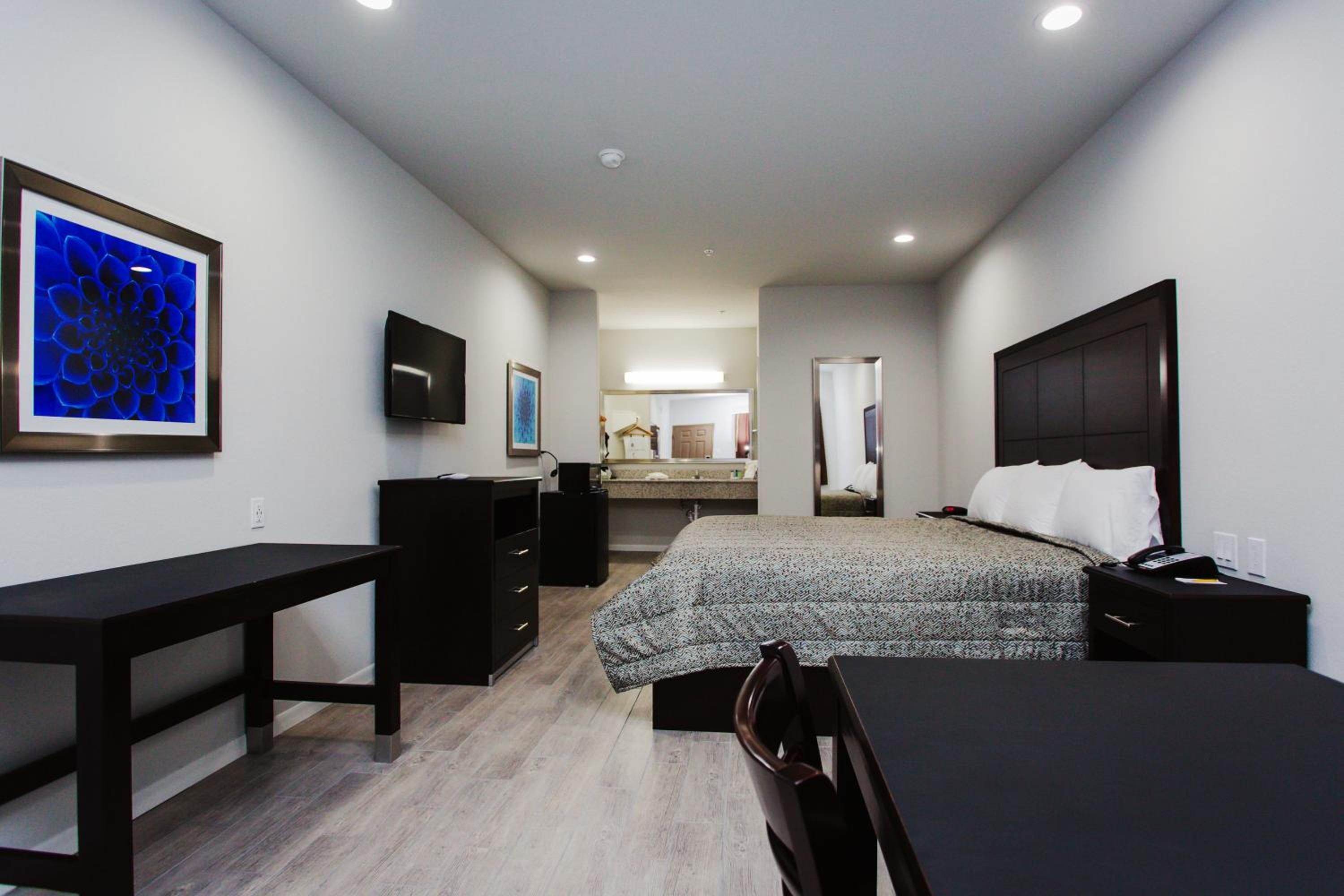Standard King Room - Photo 6