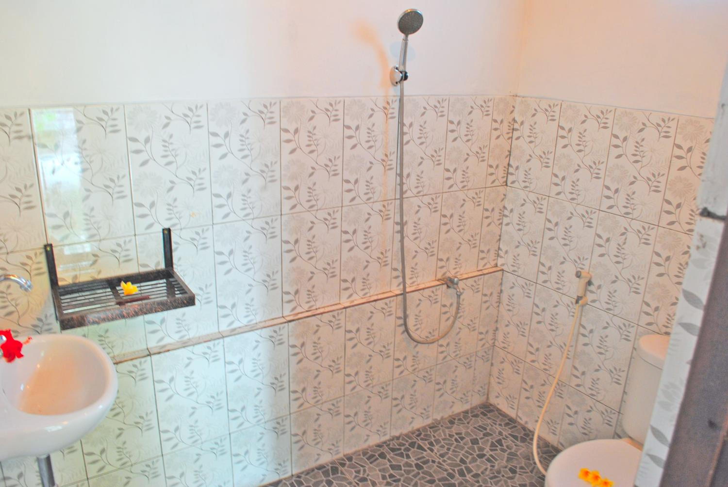 Deluxe Room (1 adult + 1 child) - Photo 12