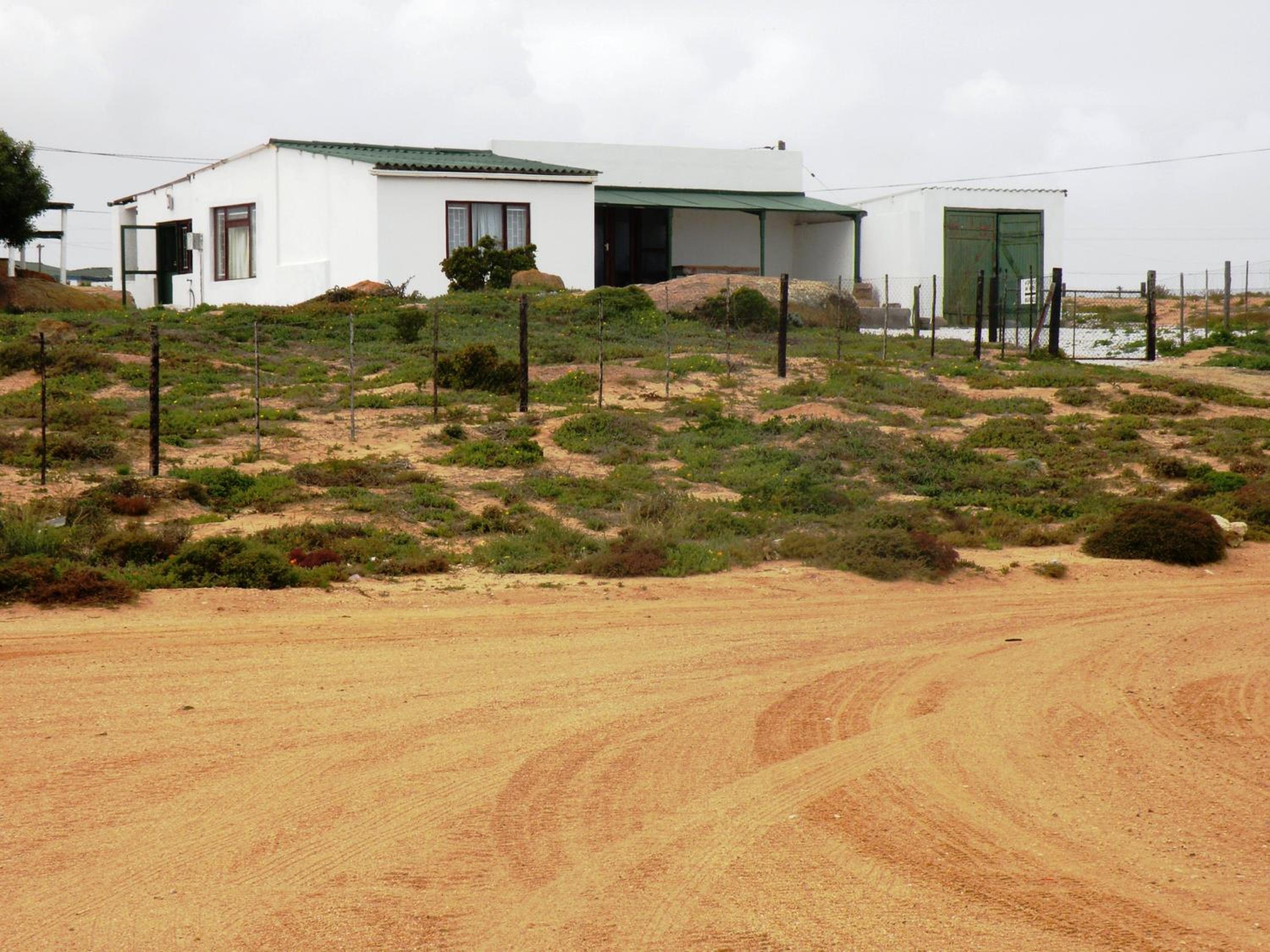Three-Bedroom House - Photo 9