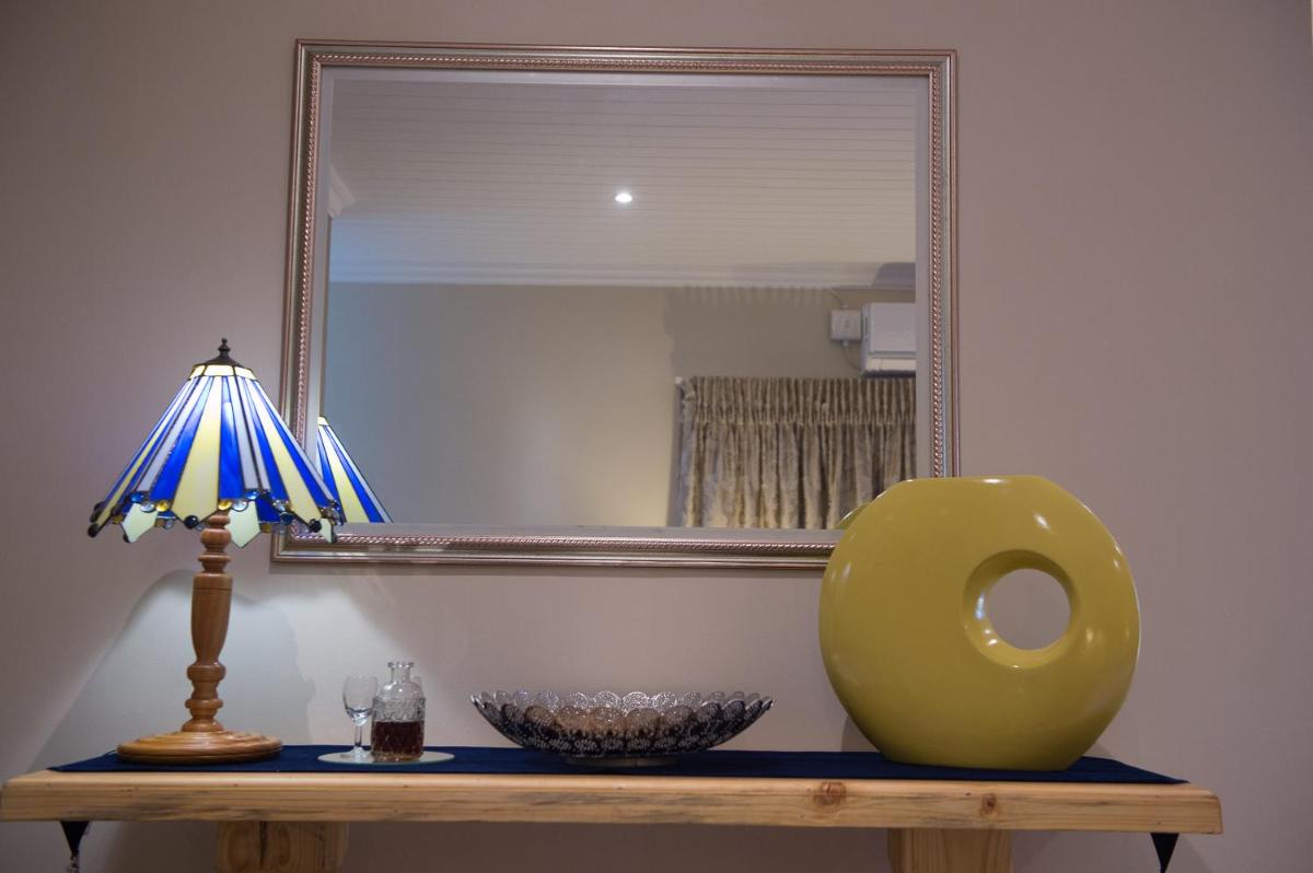 Deluxe Queen Suite photo 2