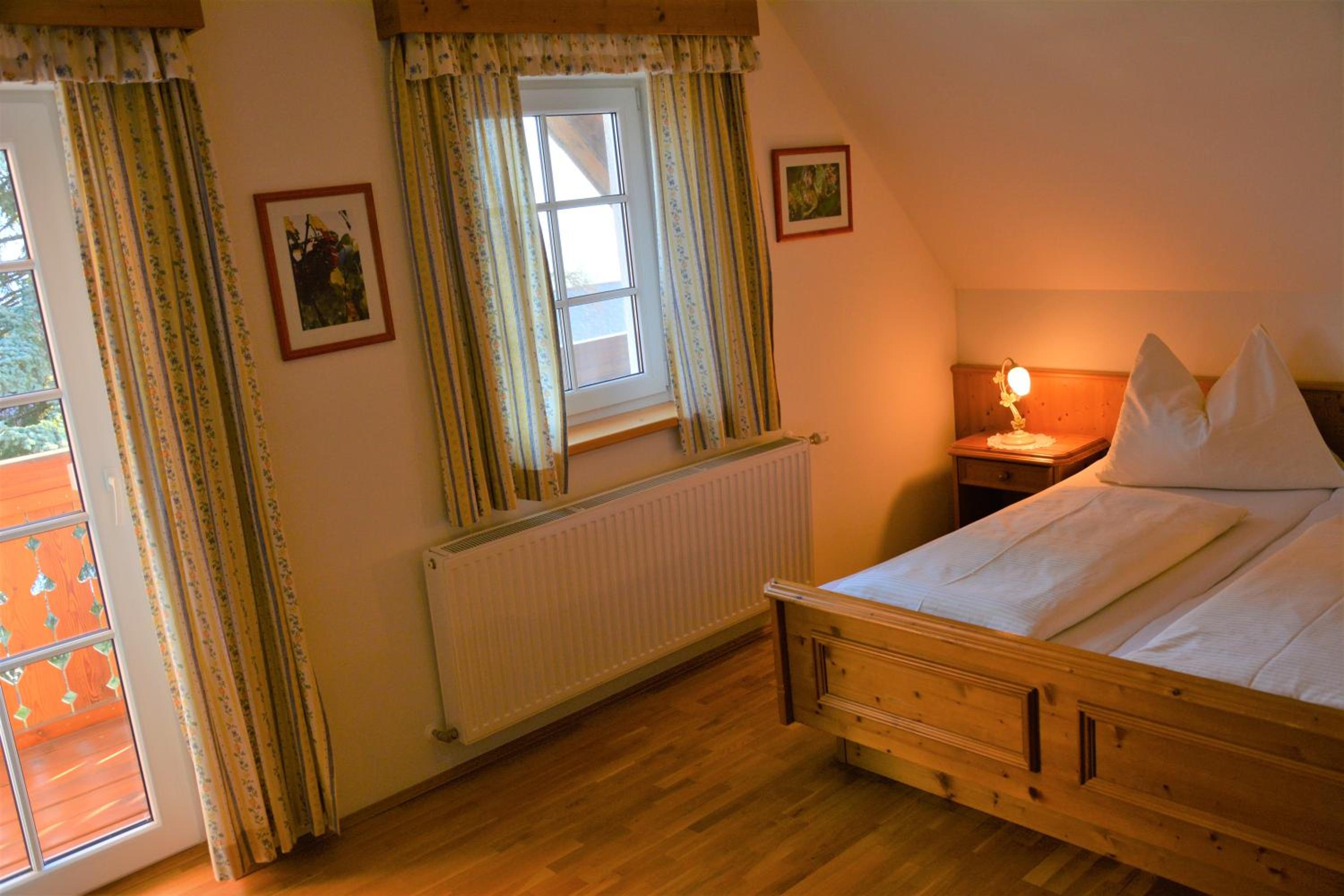 Deluxe Double Room (2 Adults + 1 Child) - Photo 3