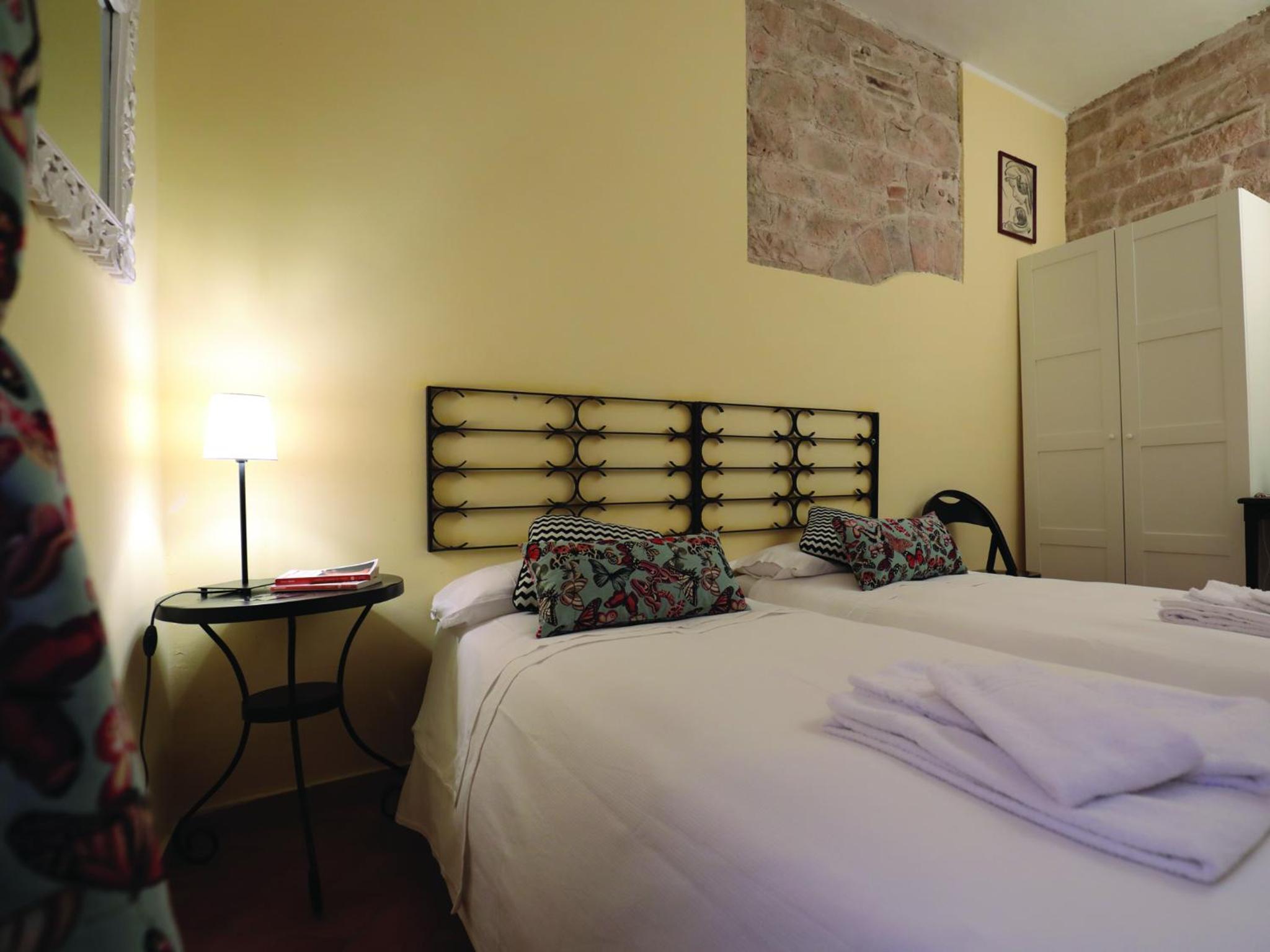 Twin Room with External Private Bathroom - Photo 6