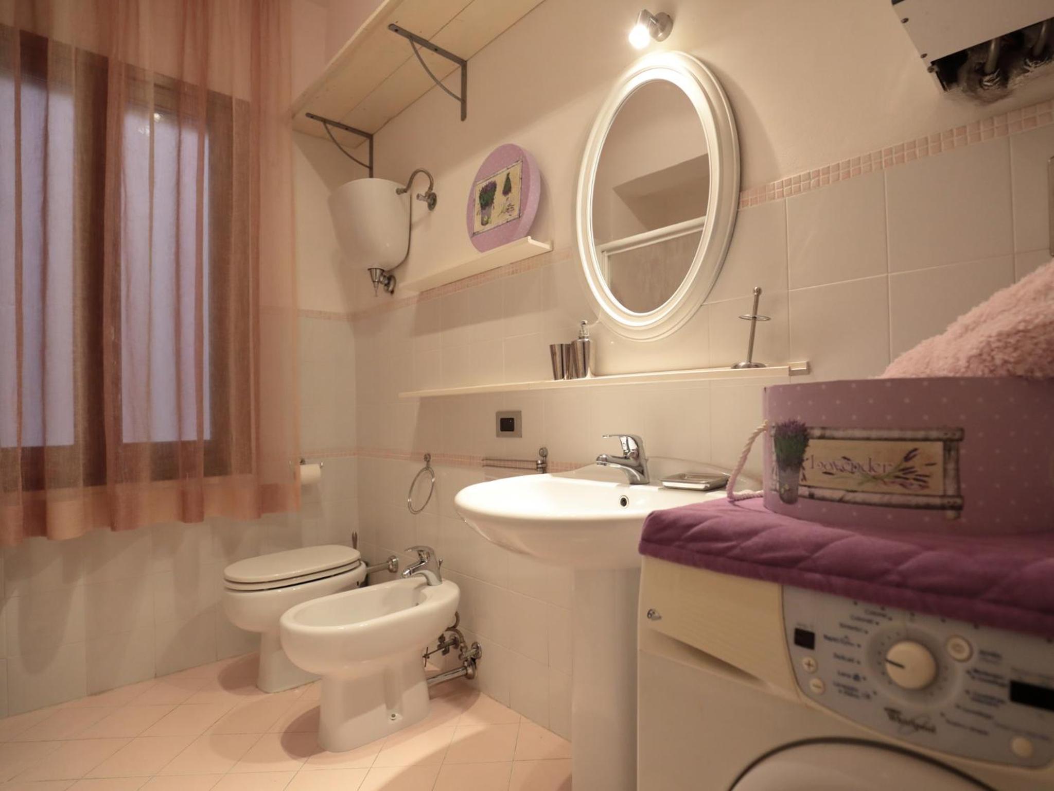 Twin Room with External Private Bathroom - Photo 3