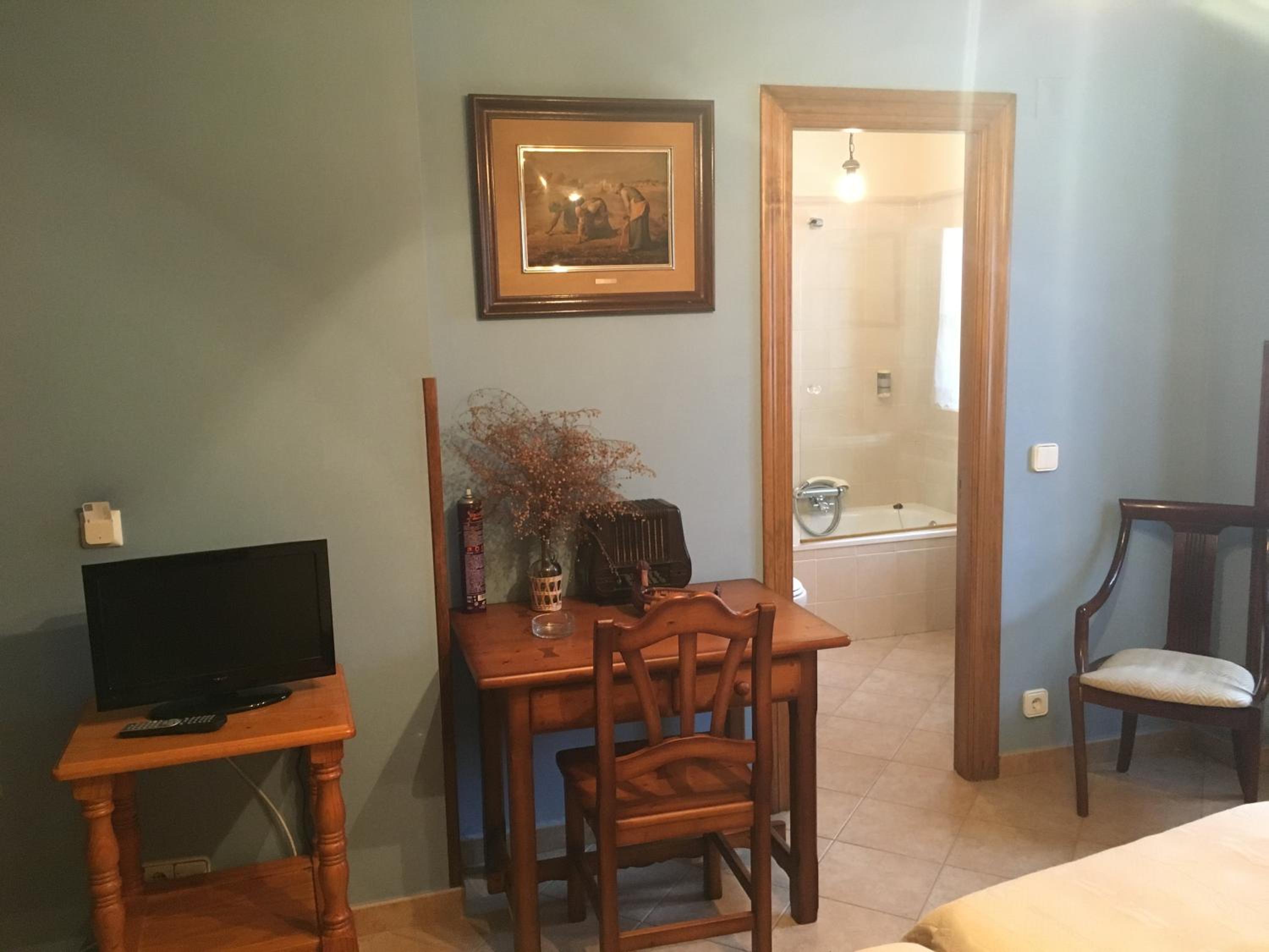 Double or Twin Room photo 3