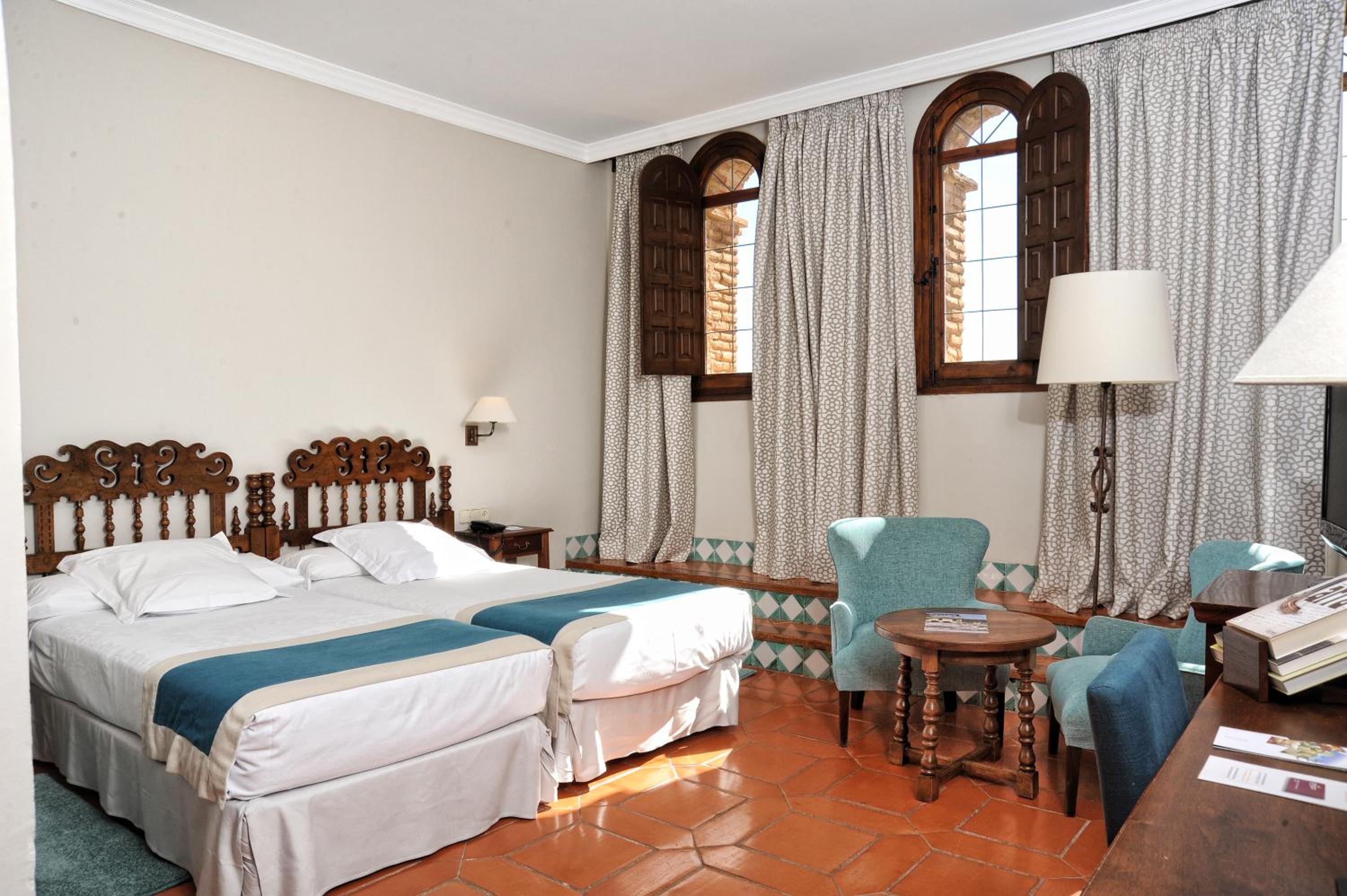 Standard Double Room - Photo 8