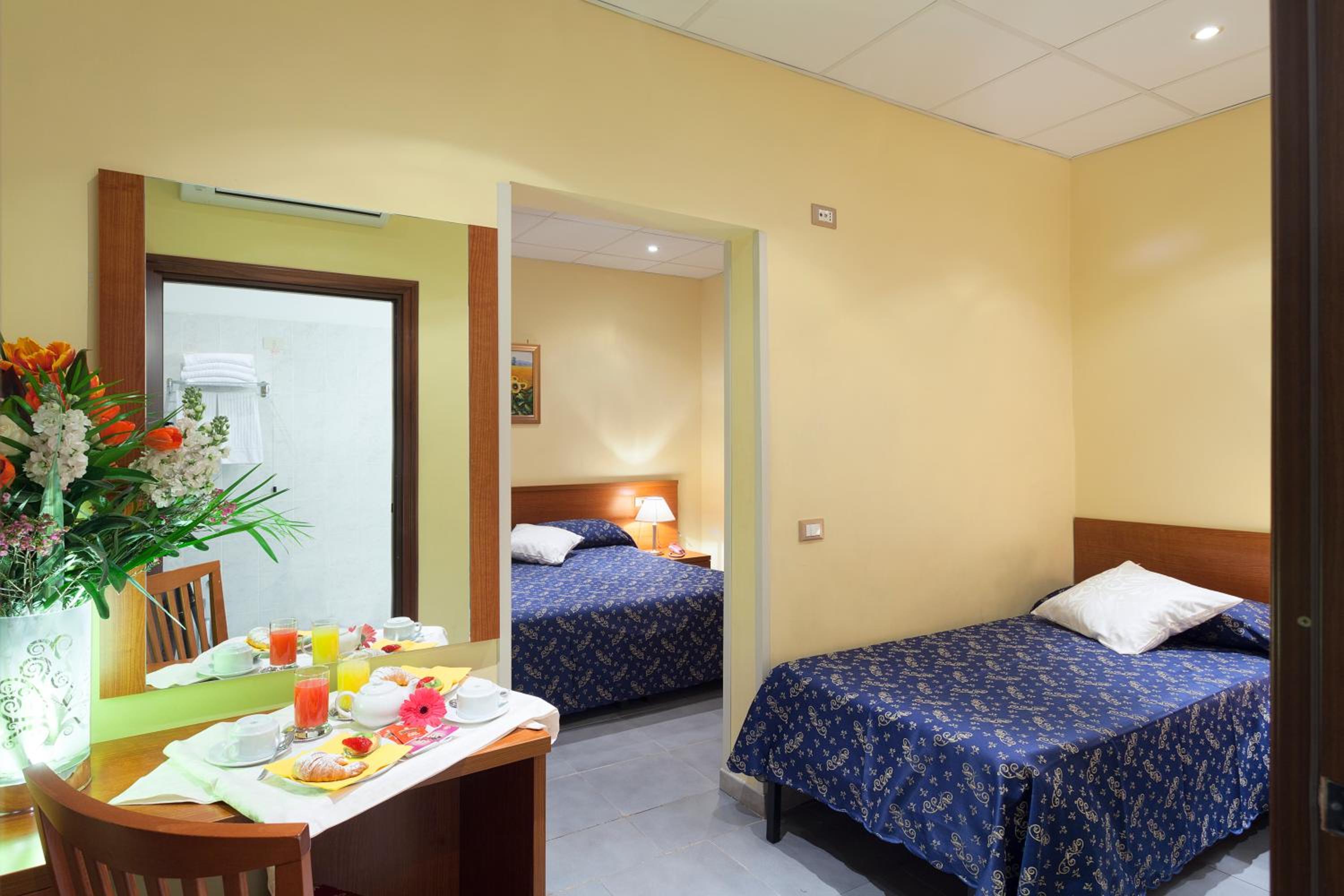 Quintuple Room (5 Adults) photo 3