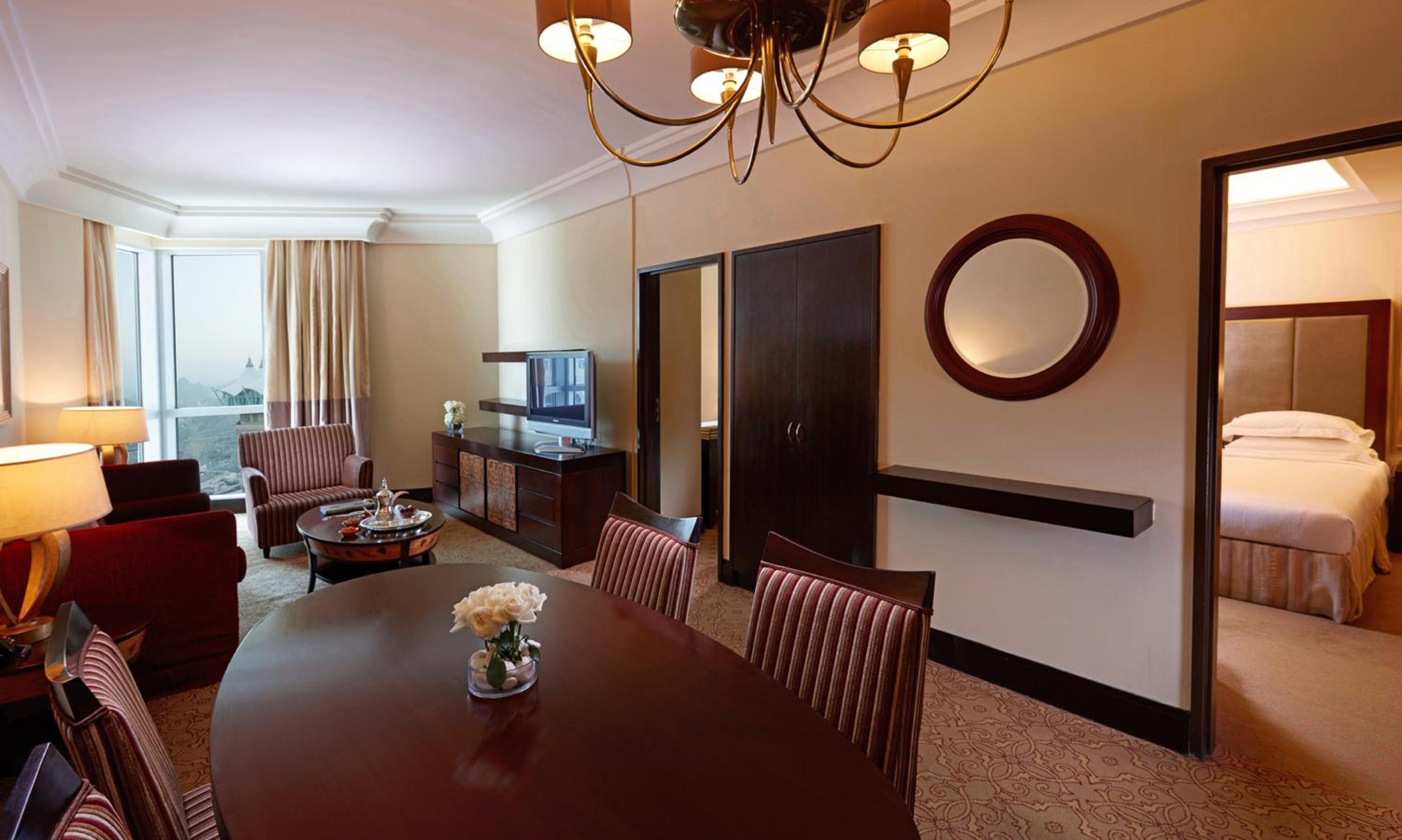 Classic Presidential Suite, 1 Double Size Bed, 2 Single Size Beds, Partial Kaaba View thumbnail 6