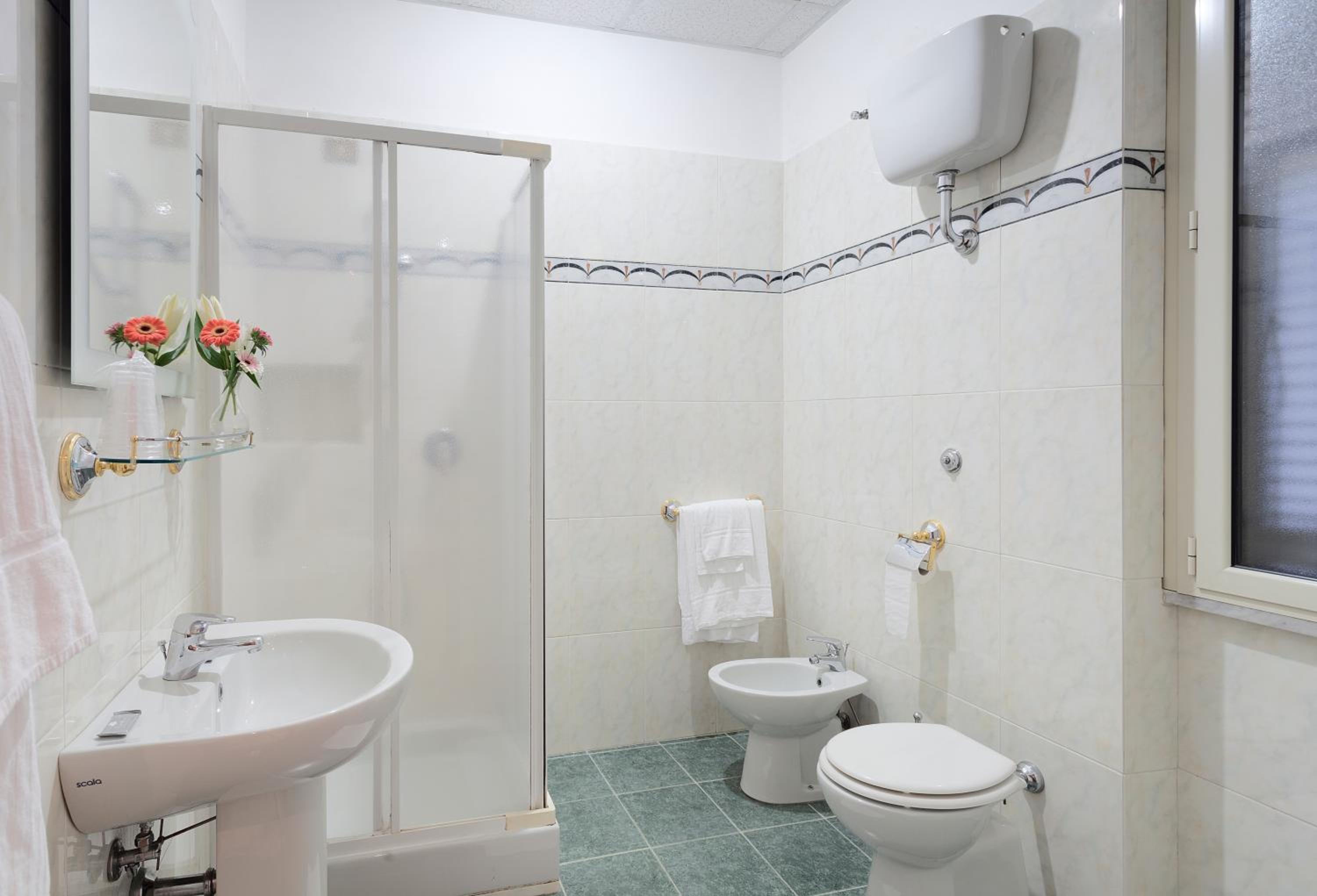 Quintuple Room (5 Adults) photo 2