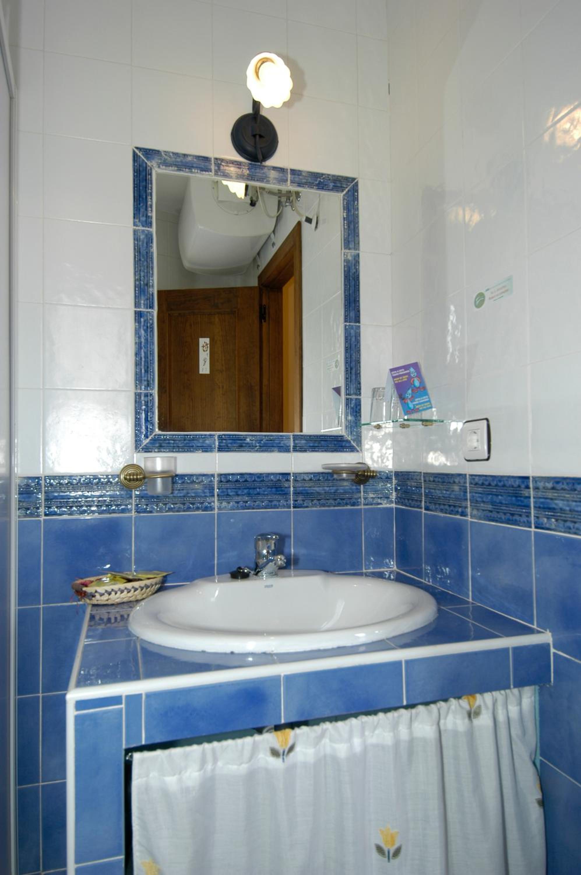 Deluxe Double Room With Shower photo 2