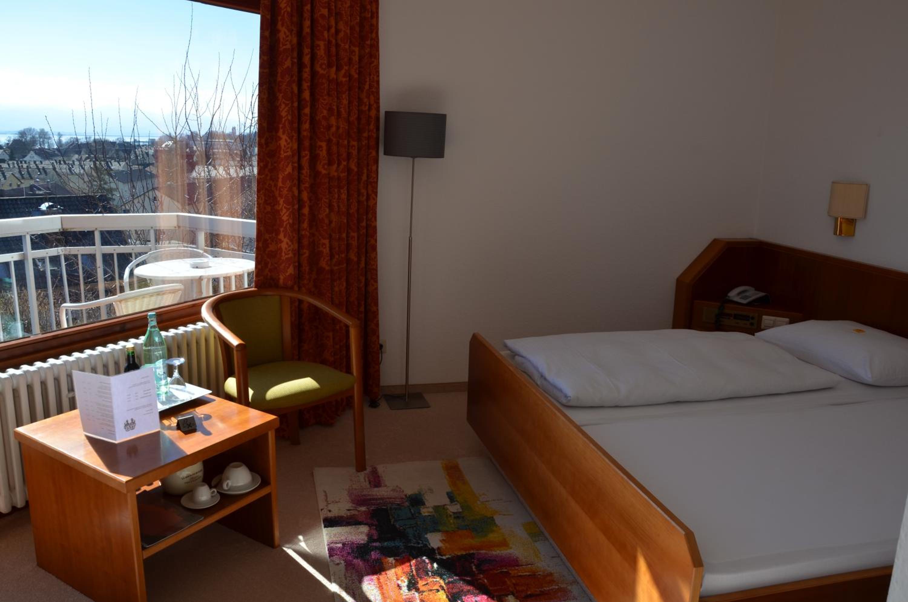 Double Room with Lake View and Balcony photo 1