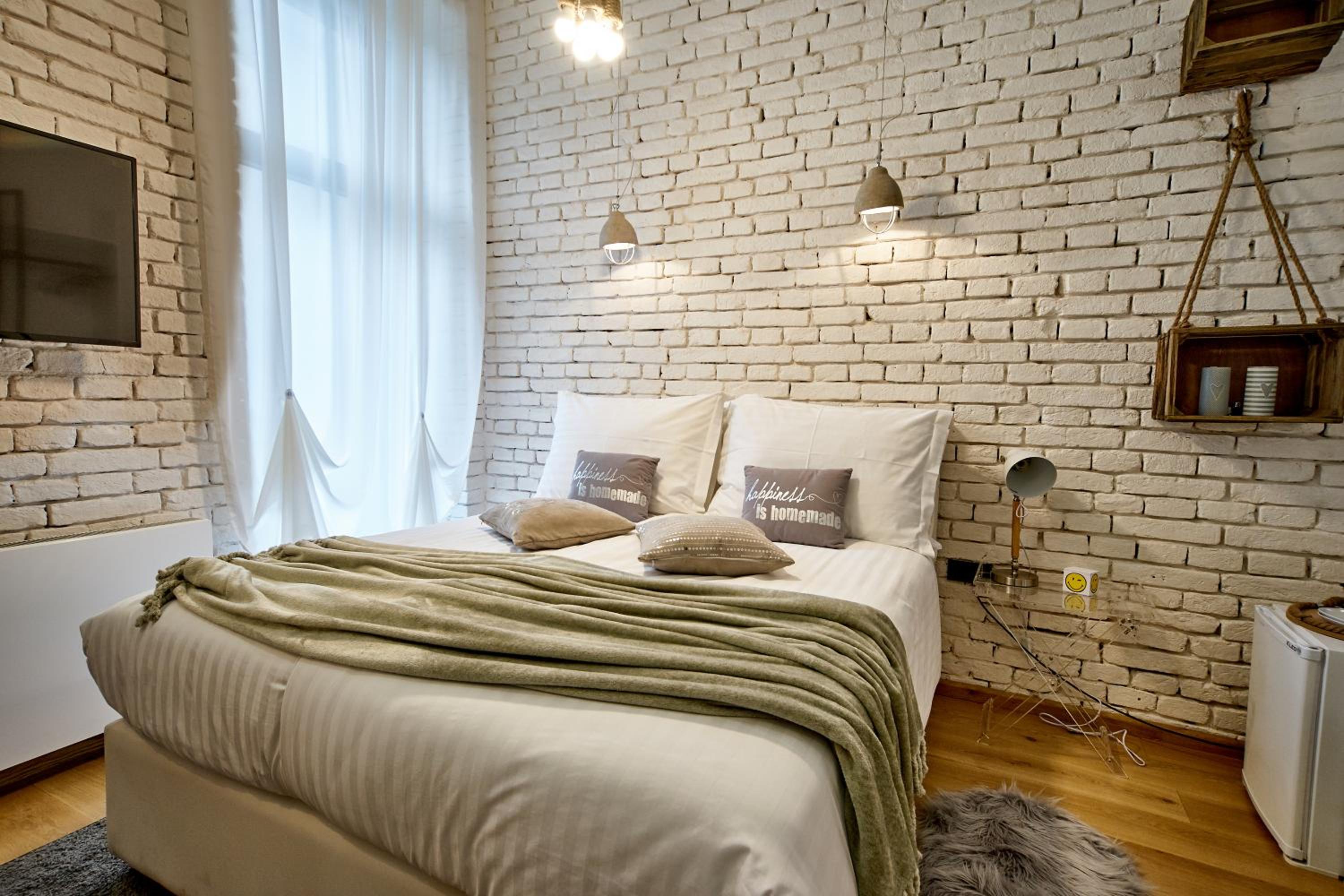 Double Room with Balcony - Photo 7