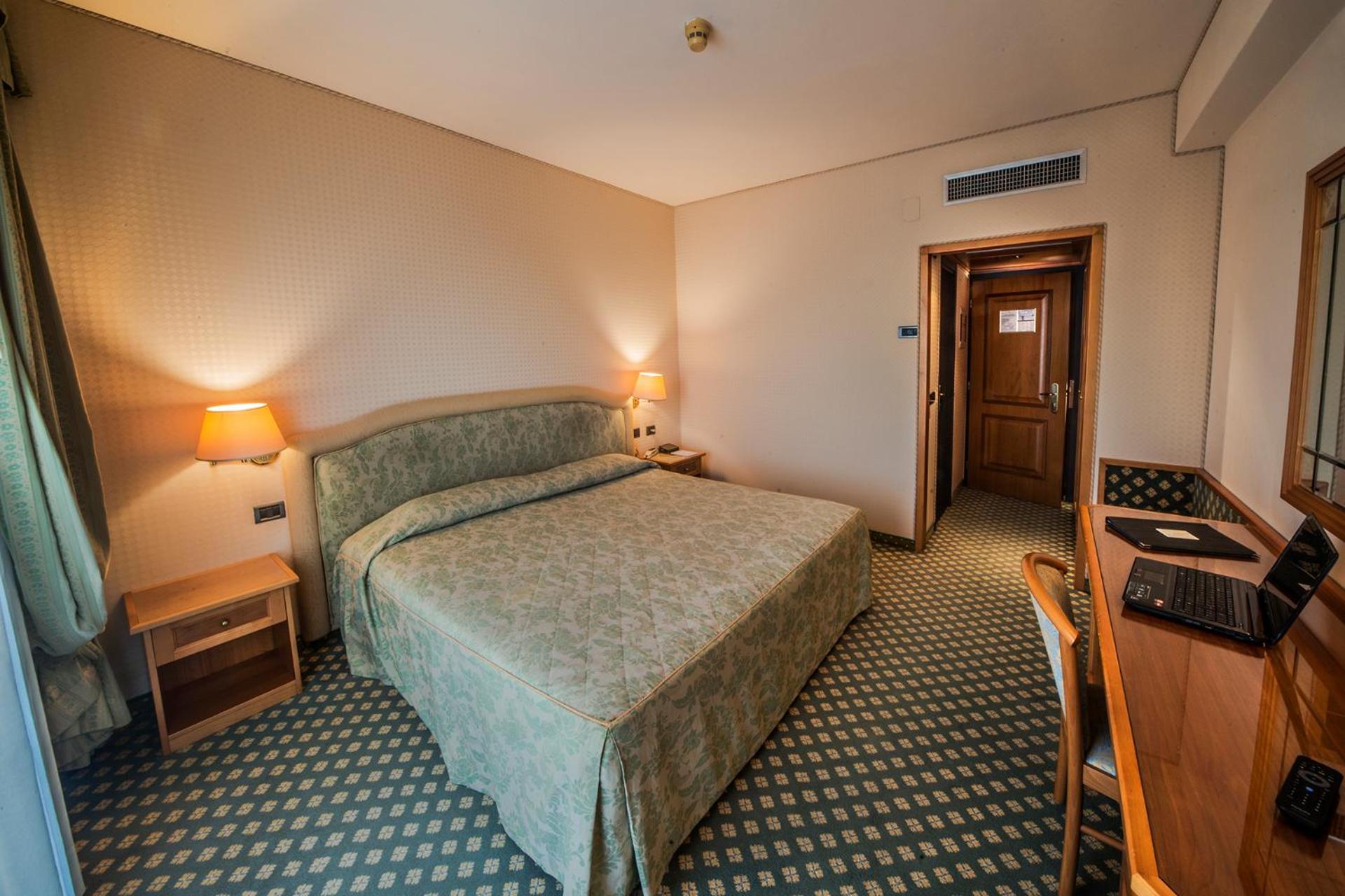 Double Room - Photo 6