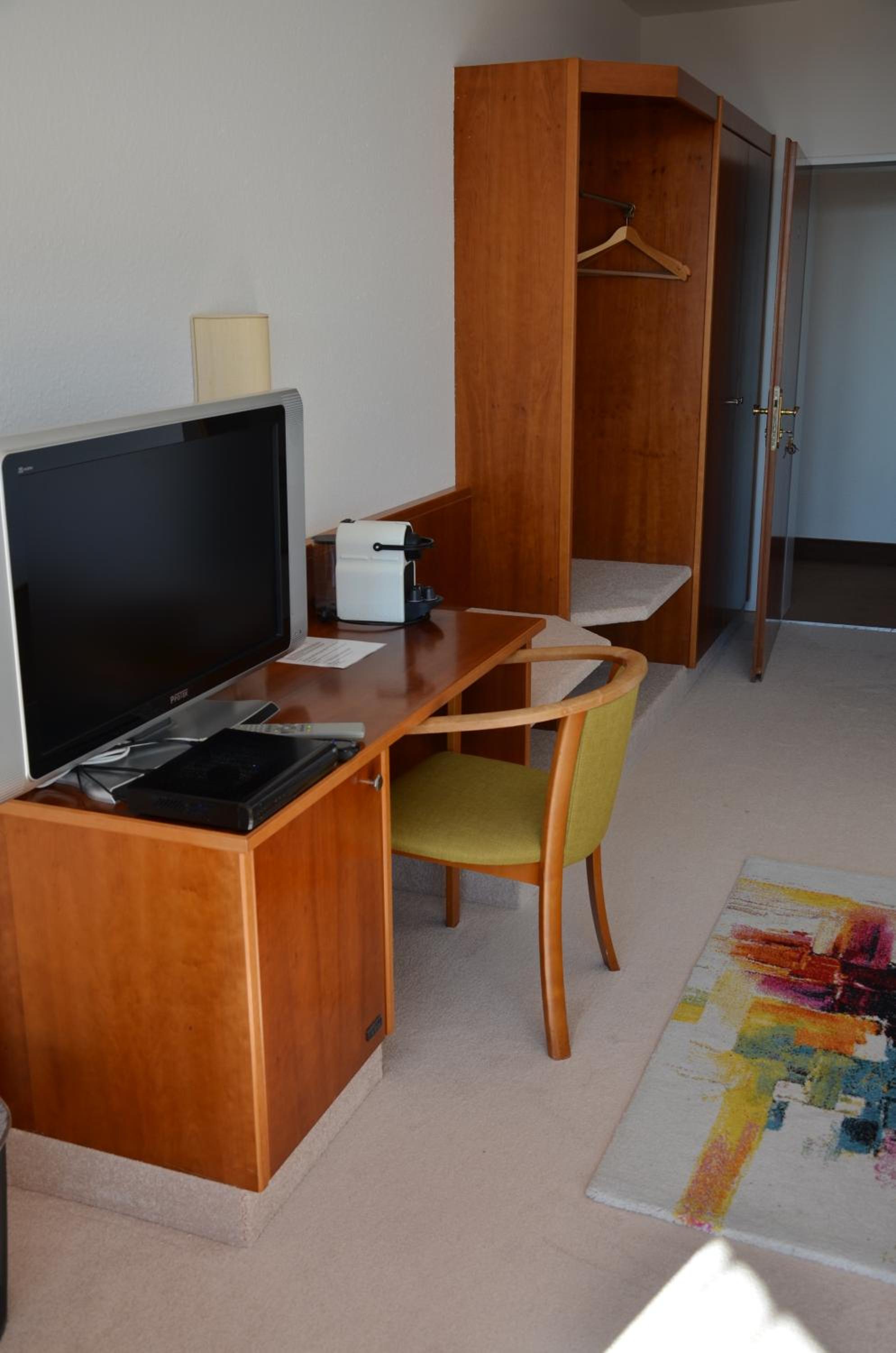Single Room with Lake View