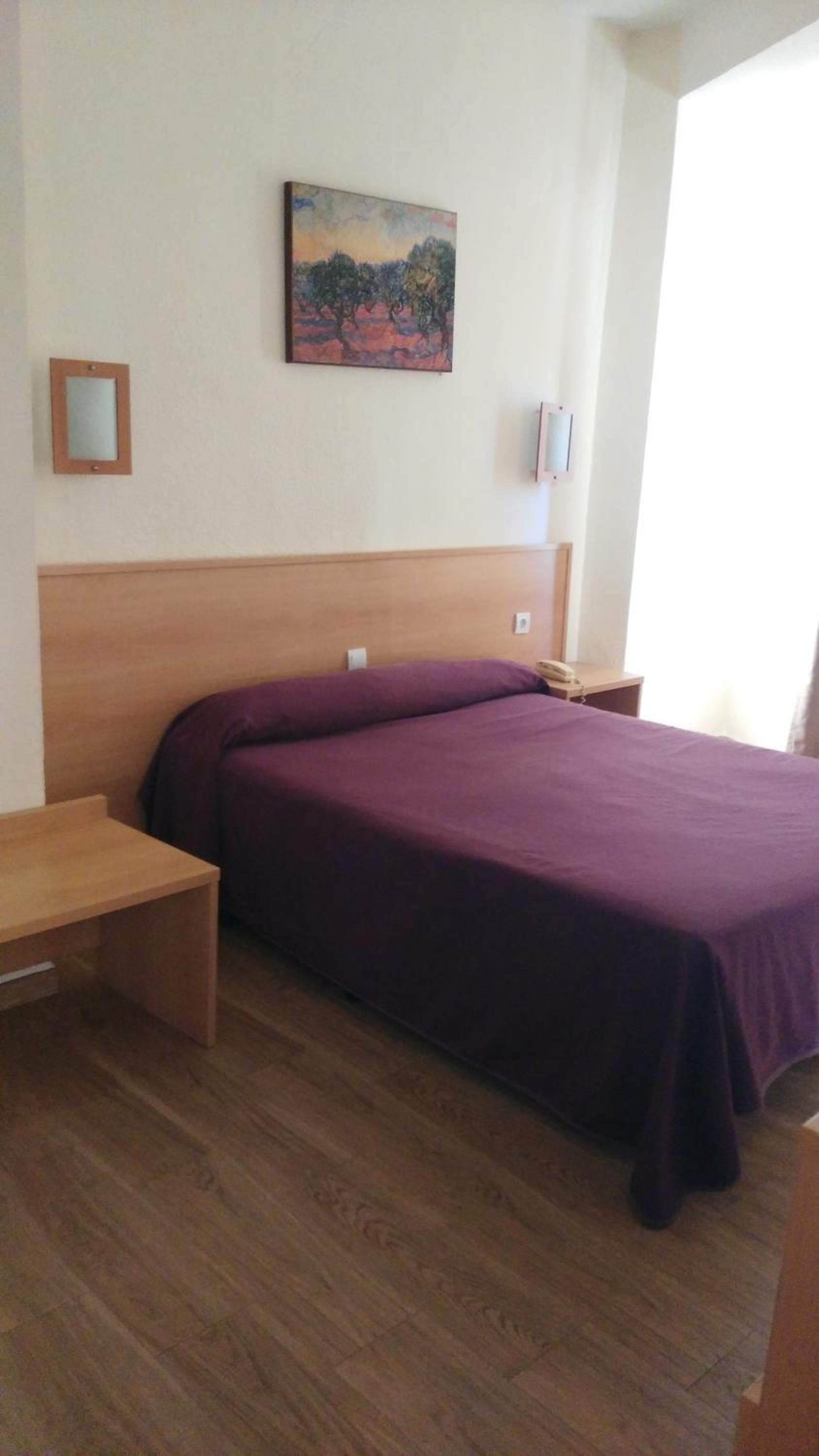 Twin Room - Photo 3